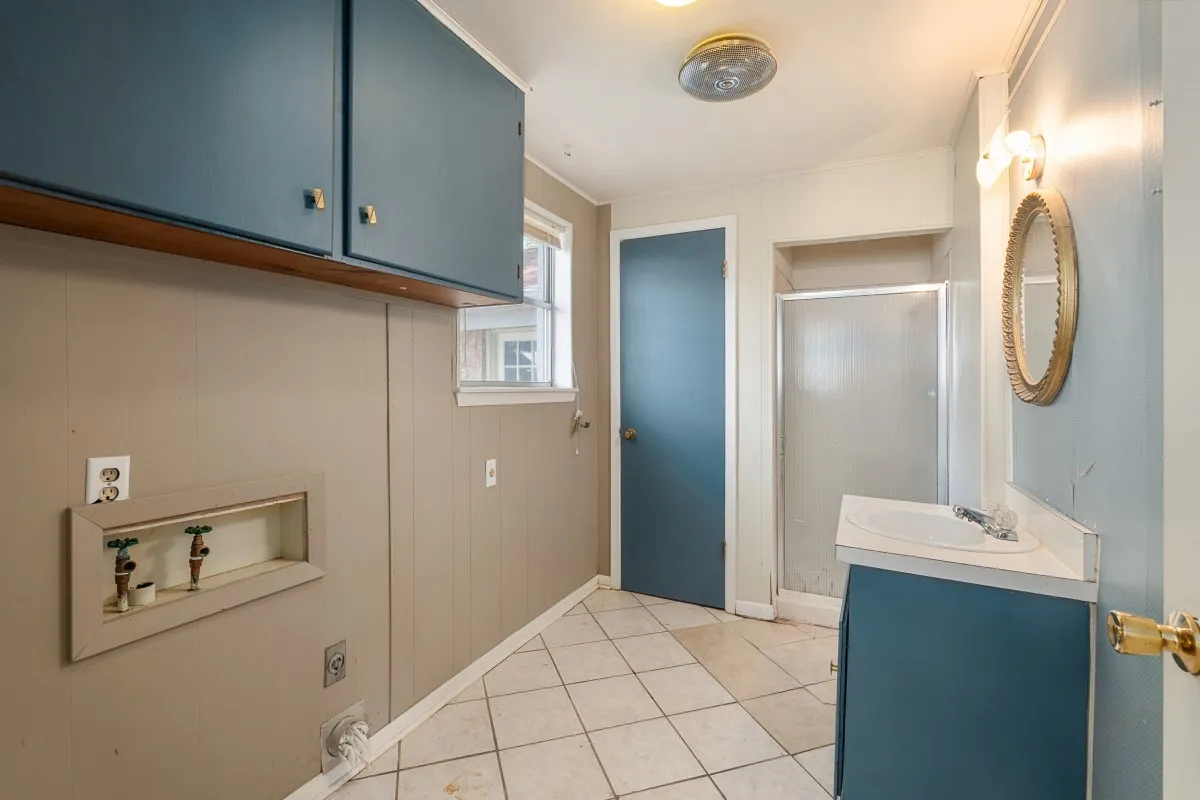 Single Family Residence For Sale in Henderson County , 100 W Oak Acres Drive, Malakoff, Texas 75148, 3 Bedroom, 3 Bathroom, 2 Garage spaces, 1,746 Sqft, built in 1975, mls#21280128, Real Estate Agent in Malakoff, Homes For Sale in Henderson county, Homes For Sale in Malakoff, Realtor in Malakoff Texas, Real Estate Brokerage Independent Realty Texas, Luminita Cordes Realtor
