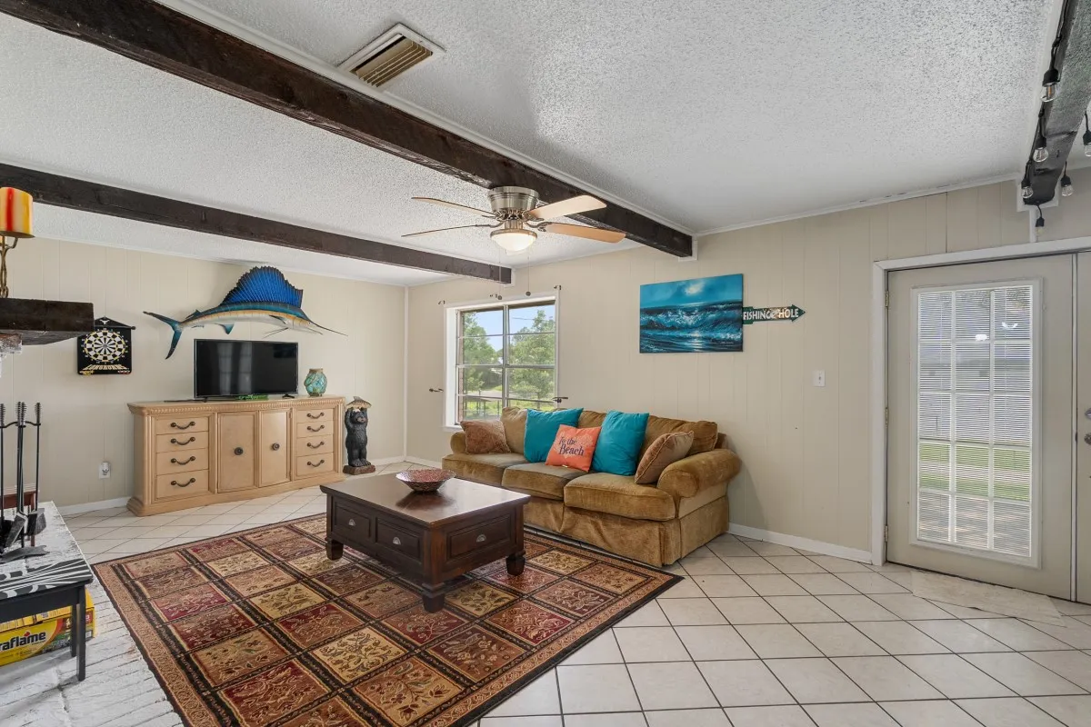 Single Family Residence For Sale in Henderson County , 100 W Oak Acres Drive, Malakoff, Texas 75148, 3 Bedroom, 3 Bathroom, 2 Garage spaces, 1,746 Sqft, built in 1975, mls#21280128, Real Estate Agent in Malakoff, Homes For Sale in Henderson county, Homes For Sale in Malakoff, Realtor in Malakoff Texas, Real Estate Brokerage Independent Realty Texas, Luminita Cordes Realtor
