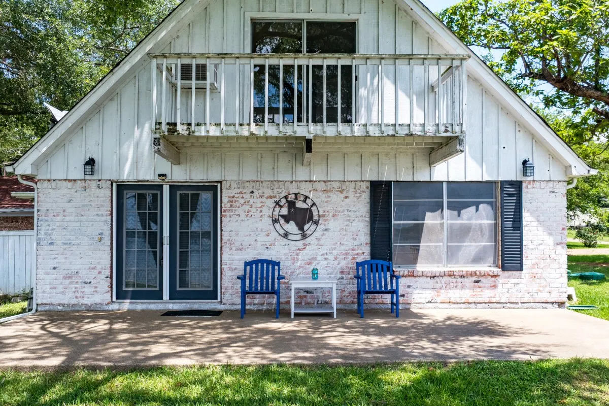 Single Family Residence For Sale in Henderson County , 100 W Oak Acres Drive, Malakoff, Texas 75148, 3 Bedroom, 3 Bathroom, 2 Garage spaces, 1,746 Sqft, built in 1975, mls#21280128, Real Estate Agent in Malakoff, Homes For Sale in Henderson county, Homes For Sale in Malakoff, Realtor in Malakoff Texas, Real Estate Brokerage Independent Realty Texas, Luminita Cordes Realtor