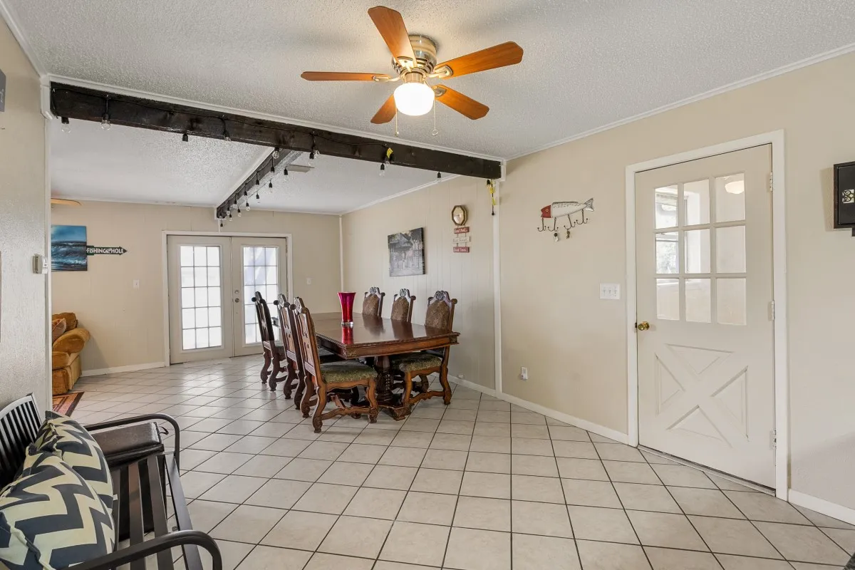 Single Family Residence For Sale in Henderson County , 100 W Oak Acres Drive, Malakoff, Texas 75148, 3 Bedroom, 3 Bathroom, 2 Garage spaces, 1,746 Sqft, built in 1975, mls#21280128, Real Estate Agent in Malakoff, Homes For Sale in Henderson county, Homes For Sale in Malakoff, Realtor in Malakoff Texas, Real Estate Brokerage Independent Realty Texas, Luminita Cordes Realtor