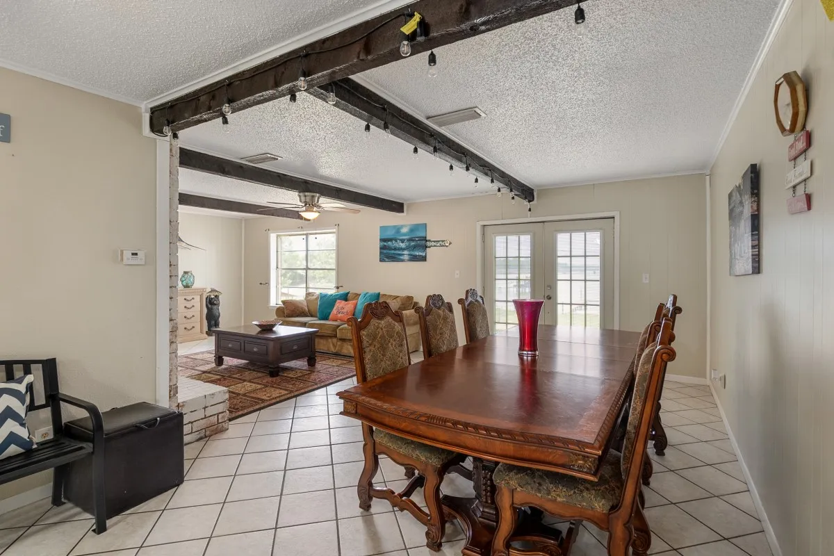 Single Family Residence For Sale in Henderson County , 100 W Oak Acres Drive, Malakoff, Texas 75148, 3 Bedroom, 3 Bathroom, 2 Garage spaces, 1,746 Sqft, built in 1975, mls#21280128, Real Estate Agent in Malakoff, Homes For Sale in Henderson county, Homes For Sale in Malakoff, Realtor in Malakoff Texas, Real Estate Brokerage Independent Realty Texas, Luminita Cordes Realtor