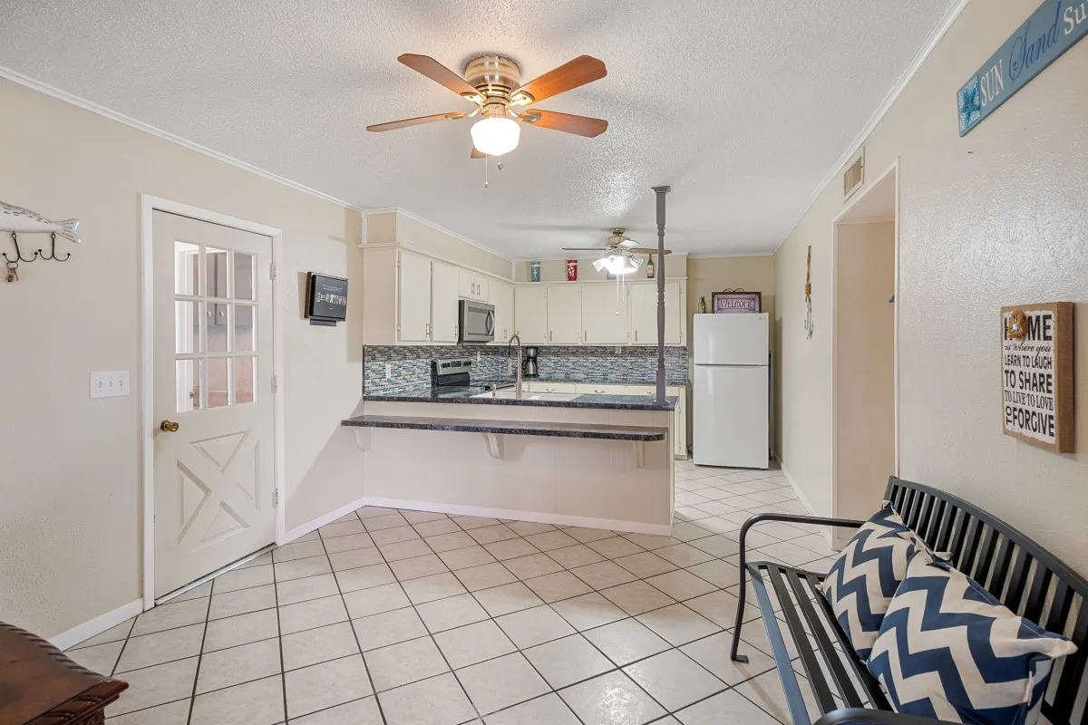 Single Family Residence For Sale in Henderson County , 100 W Oak Acres Drive, Malakoff, Texas 75148, 3 Bedroom, 3 Bathroom, 2 Garage spaces, 1,746 Sqft, built in 1975, mls#21280128, Real Estate Agent in Malakoff, Homes For Sale in Henderson county, Homes For Sale in Malakoff, Realtor in Malakoff Texas, Real Estate Brokerage Independent Realty Texas, Luminita Cordes Realtor