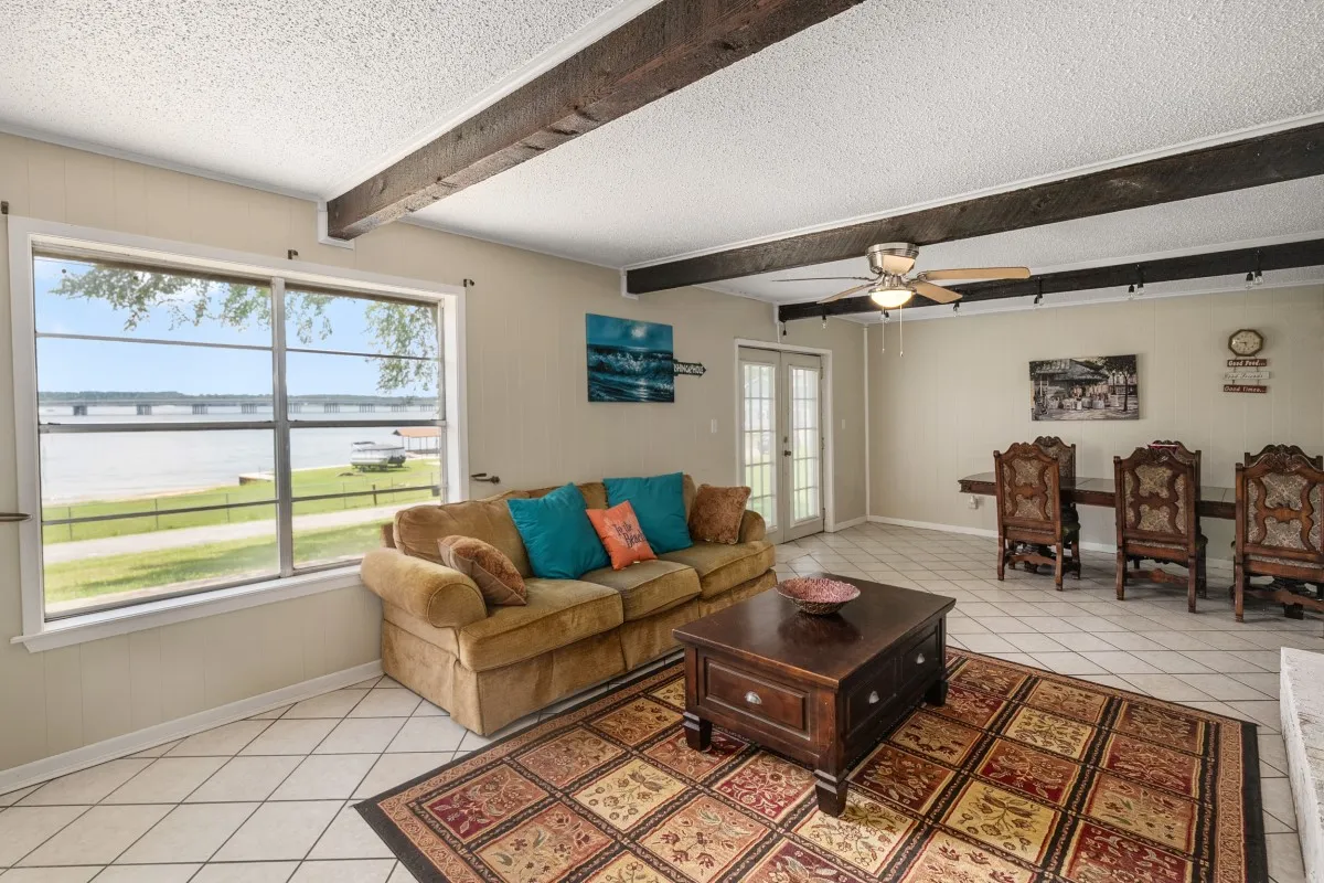 Single Family Residence For Sale in Henderson County , 100 W Oak Acres Drive, Malakoff, Texas 75148, 3 Bedroom, 3 Bathroom, 2 Garage spaces, 1,746 Sqft, built in 1975, mls#21280128, Real Estate Agent in Malakoff, Homes For Sale in Henderson county, Homes For Sale in Malakoff, Realtor in Malakoff Texas, Real Estate Brokerage Independent Realty Texas, Luminita Cordes Realtor