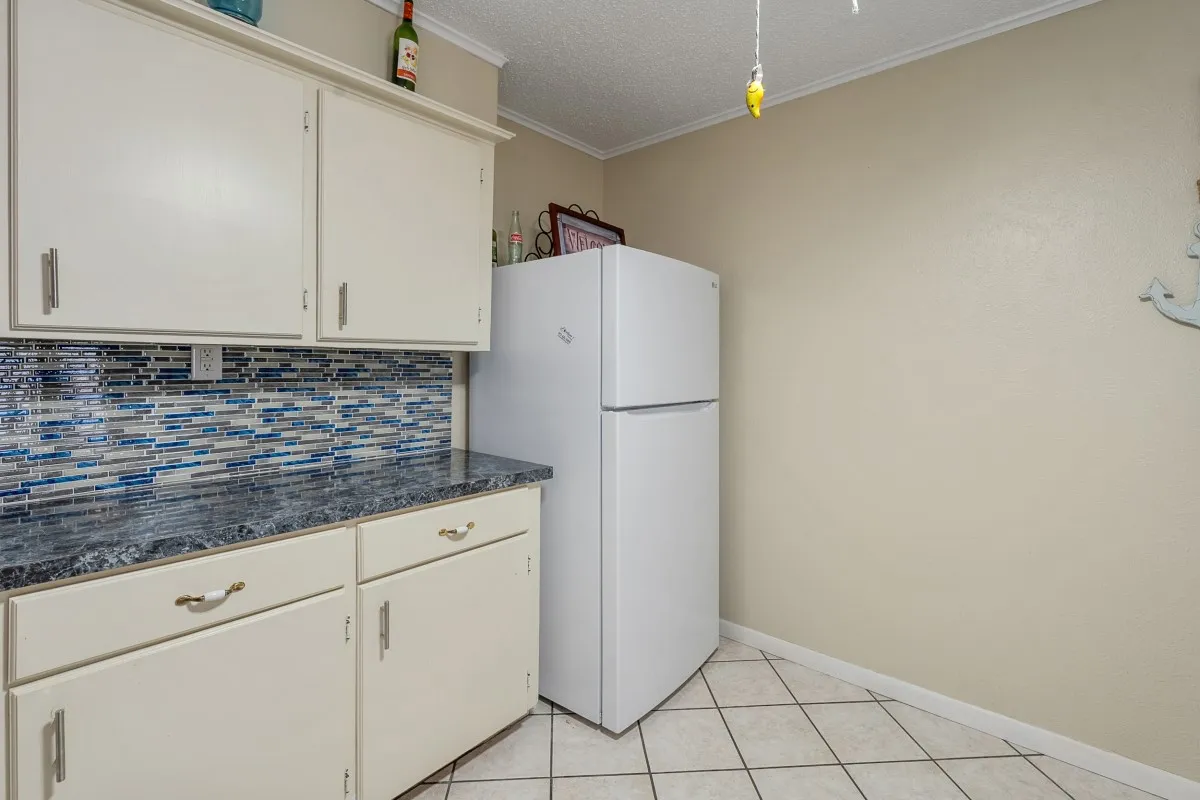Single Family Residence For Sale in Henderson County , 100 W Oak Acres Drive, Malakoff, Texas 75148, 3 Bedroom, 3 Bathroom, 2 Garage spaces, 1,746 Sqft, built in 1975, mls#21280128, Real Estate Agent in Malakoff, Homes For Sale in Henderson county, Homes For Sale in Malakoff, Realtor in Malakoff Texas, Real Estate Brokerage Independent Realty Texas, Luminita Cordes Realtor