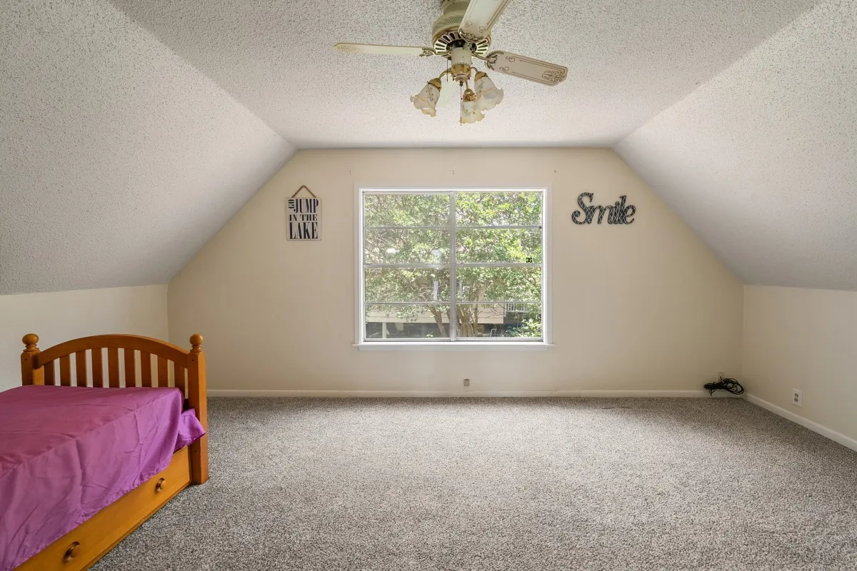 Single Family Residence For Sale in Henderson County , 100 W Oak Acres Drive, Malakoff, Texas 75148, 3 Bedroom, 3 Bathroom, 2 Garage spaces, 1,746 Sqft, built in 1975, mls#21280128, Real Estate Agent in Malakoff, Homes For Sale in Henderson county, Homes For Sale in Malakoff, Realtor in Malakoff Texas, Real Estate Brokerage Independent Realty Texas, Luminita Cordes Realtor