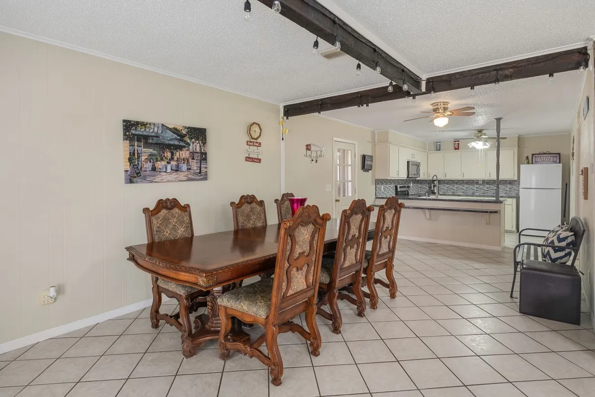 Single Family Residence For Sale in Henderson County , 100 W Oak Acres Drive, Malakoff, Texas 75148, 3 Bedroom, 3 Bathroom, 2 Garage spaces, 1,746 Sqft, built in 1975, mls#21280128, Real Estate Agent in Malakoff, Homes For Sale in Henderson county, Homes For Sale in Malakoff, Realtor in Malakoff Texas, Real Estate Brokerage Independent Realty Texas, Luminita Cordes Realtor
