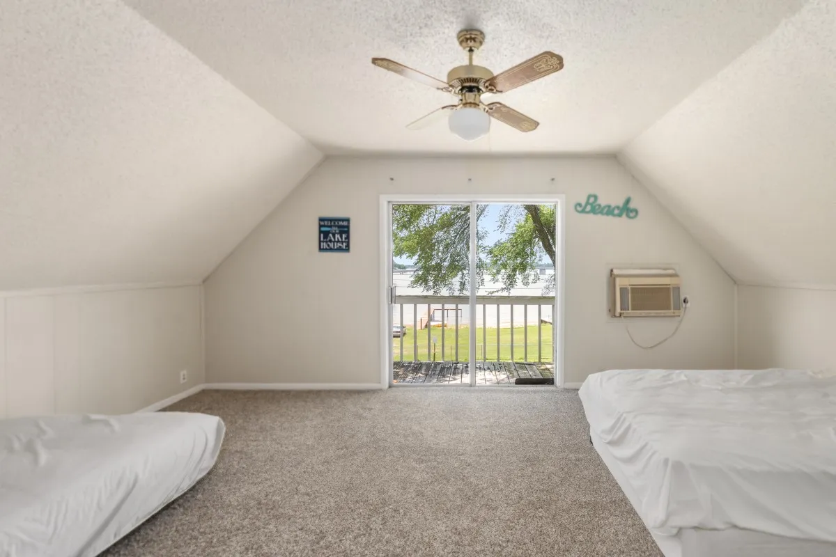 Single Family Residence For Sale in Henderson County , 100 W Oak Acres Drive, Malakoff, Texas 75148, 3 Bedroom, 3 Bathroom, 2 Garage spaces, 1,746 Sqft, built in 1975, mls#21280128, Real Estate Agent in Malakoff, Homes For Sale in Henderson county, Homes For Sale in Malakoff, Realtor in Malakoff Texas, Real Estate Brokerage Independent Realty Texas, Luminita Cordes Realtor