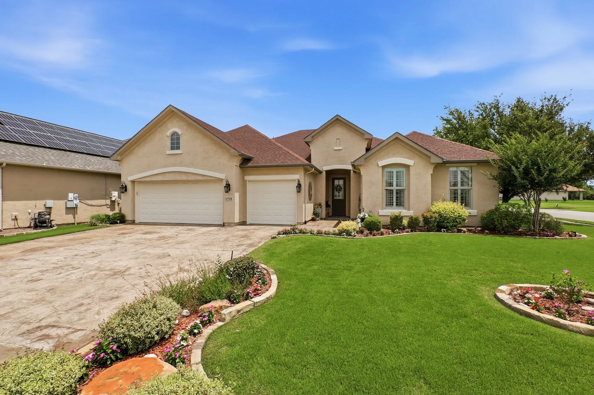 Single Family Residence For Sale in Denton County , 11508 Southerland Drive, Denton, Texas 76207, 2 Bedroom, 3 Bathroom, 3 Garage spaces, 2,447 Sqft, built in 2011, mls#21274836, Real Estate Agent in Denton, Homes For Sale in Denton county, Homes For Sale in Denton, Realtor in Denton Texas, Real Estate Brokerage Independent Realty Texas, Luminita Cordes Realtor