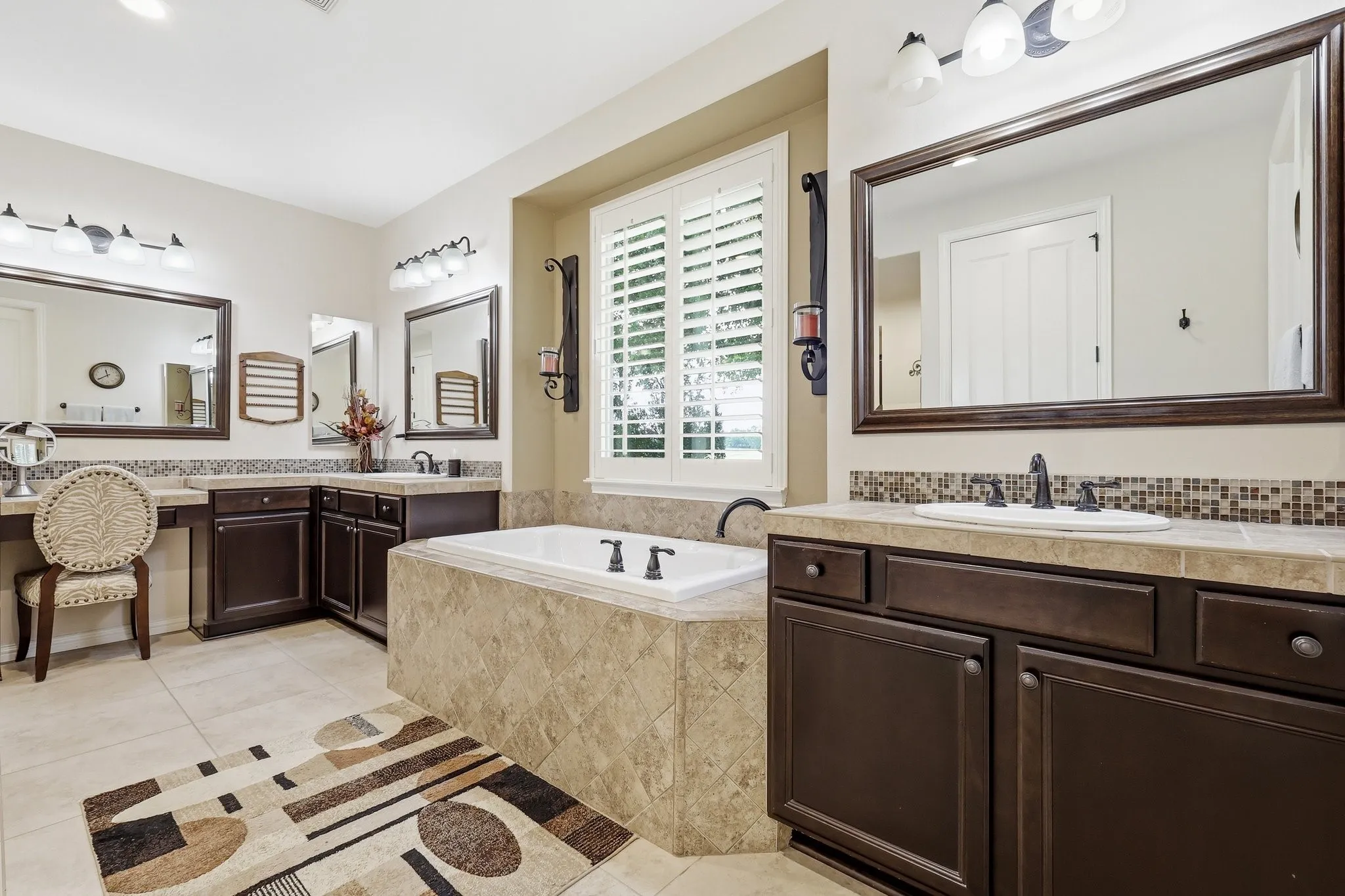 Single Family Residence For Sale in Denton County , 11508 Southerland Drive, Denton, Texas 76207, 2 Bedroom, 3 Bathroom, 3 Garage spaces, 2,447 Sqft, built in 2011, mls#21274836, Real Estate Agent in Denton, Homes For Sale in Denton county, Homes For Sale in Denton, Realtor in Denton Texas, Real Estate Brokerage Independent Realty Texas, Luminita Cordes Realtor