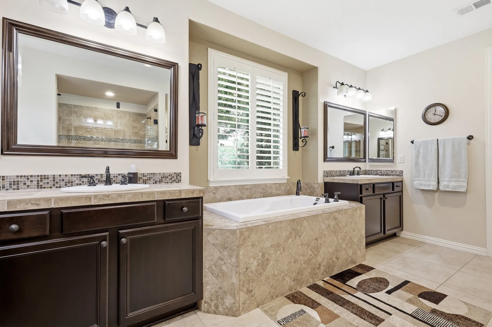 Single Family Residence For Sale in Denton County , 11508 Southerland Drive, Denton, Texas 76207, 2 Bedroom, 3 Bathroom, 3 Garage spaces, 2,447 Sqft, built in 2011, mls#21274836, Real Estate Agent in Denton, Homes For Sale in Denton county, Homes For Sale in Denton, Realtor in Denton Texas, Real Estate Brokerage Independent Realty Texas, Luminita Cordes Realtor