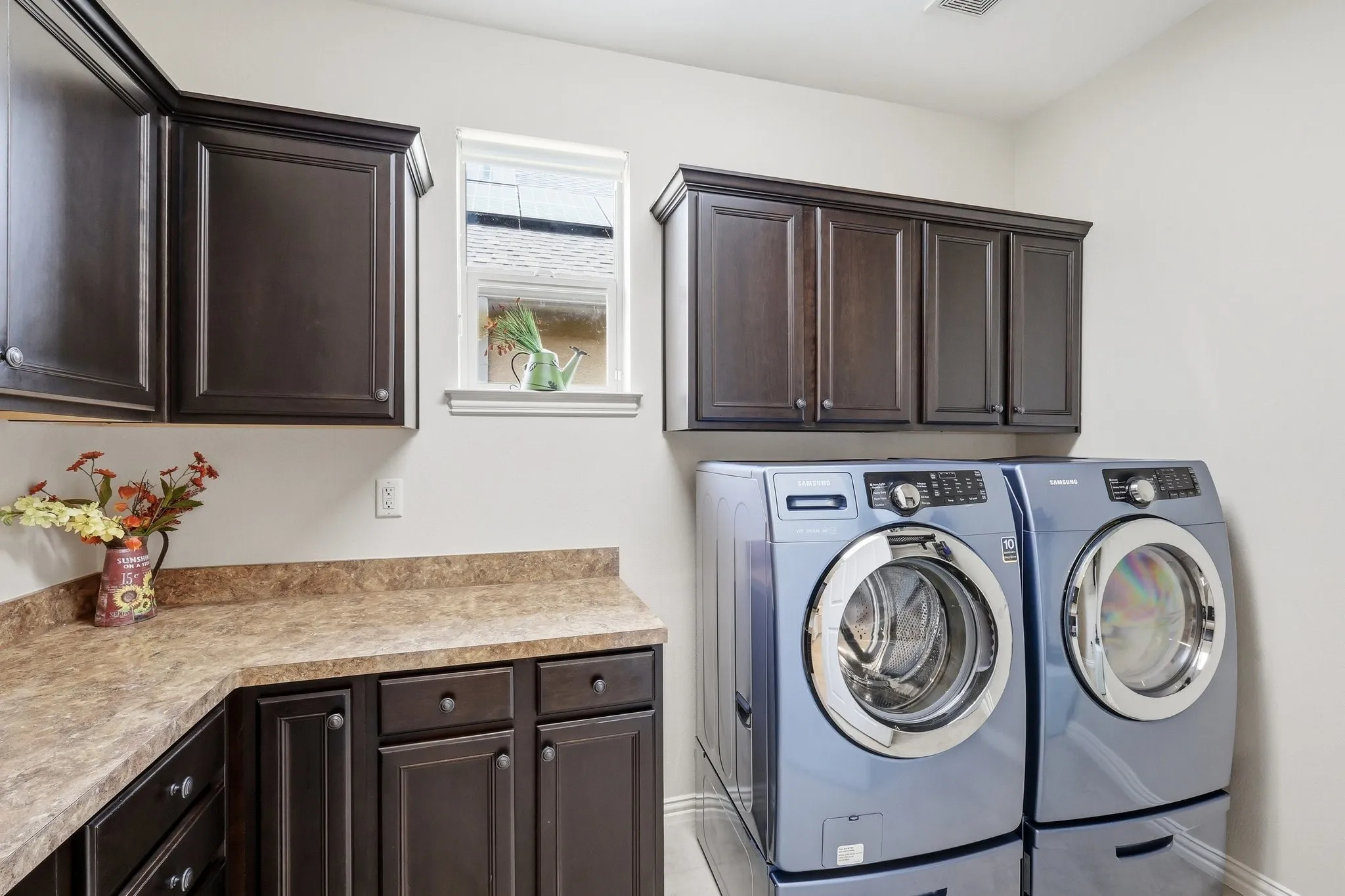 Single Family Residence For Sale in Denton County , 11508 Southerland Drive, Denton, Texas 76207, 2 Bedroom, 3 Bathroom, 3 Garage spaces, 2,447 Sqft, built in 2011, mls#21274836, Real Estate Agent in Denton, Homes For Sale in Denton county, Homes For Sale in Denton, Realtor in Denton Texas, Real Estate Brokerage Independent Realty Texas, Luminita Cordes Realtor