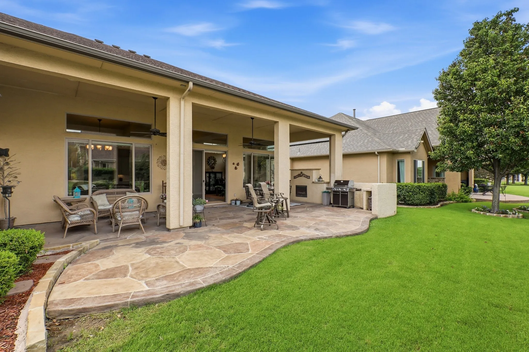 Single Family Residence For Sale in Denton County , 11508 Southerland Drive, Denton, Texas 76207, 2 Bedroom, 3 Bathroom, 3 Garage spaces, 2,447 Sqft, built in 2011, mls#21274836, Real Estate Agent in Denton, Homes For Sale in Denton county, Homes For Sale in Denton, Realtor in Denton Texas, Real Estate Brokerage Independent Realty Texas, Luminita Cordes Realtor