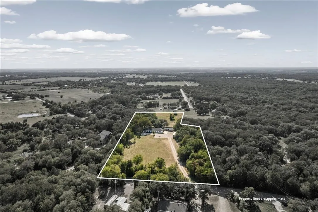 Single Family Residence For Sale in Mc Lennan County , 1835 Fort Graham Road, Waco, Texas 76705, 4 Bedroom, 3 Bathroom, Garage spaces, 3,195 Sqft, built in 1973, mls#21277183, Real Estate Agent in Waco, Homes For Sale in Mc Lennan county, Homes For Sale in Waco, Realtor in Waco Texas, Real Estate Brokerage Independent Realty Texas, Luminita Cordes Realtor