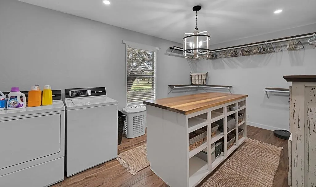 MASTER CLOSET/LAUNDRY ROOM