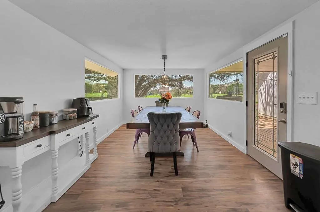 Single Family Residence For Sale in Mc Lennan County , 1835 Fort Graham Road, Waco, Texas 76705, 4 Bedroom, 3 Bathroom, Garage spaces, 3,195 Sqft, built in 1973, mls#21277183, Real Estate Agent in Waco, Homes For Sale in Mc Lennan county, Homes For Sale in Waco, Realtor in Waco Texas, Real Estate Brokerage Independent Realty Texas, Luminita Cordes Realtor