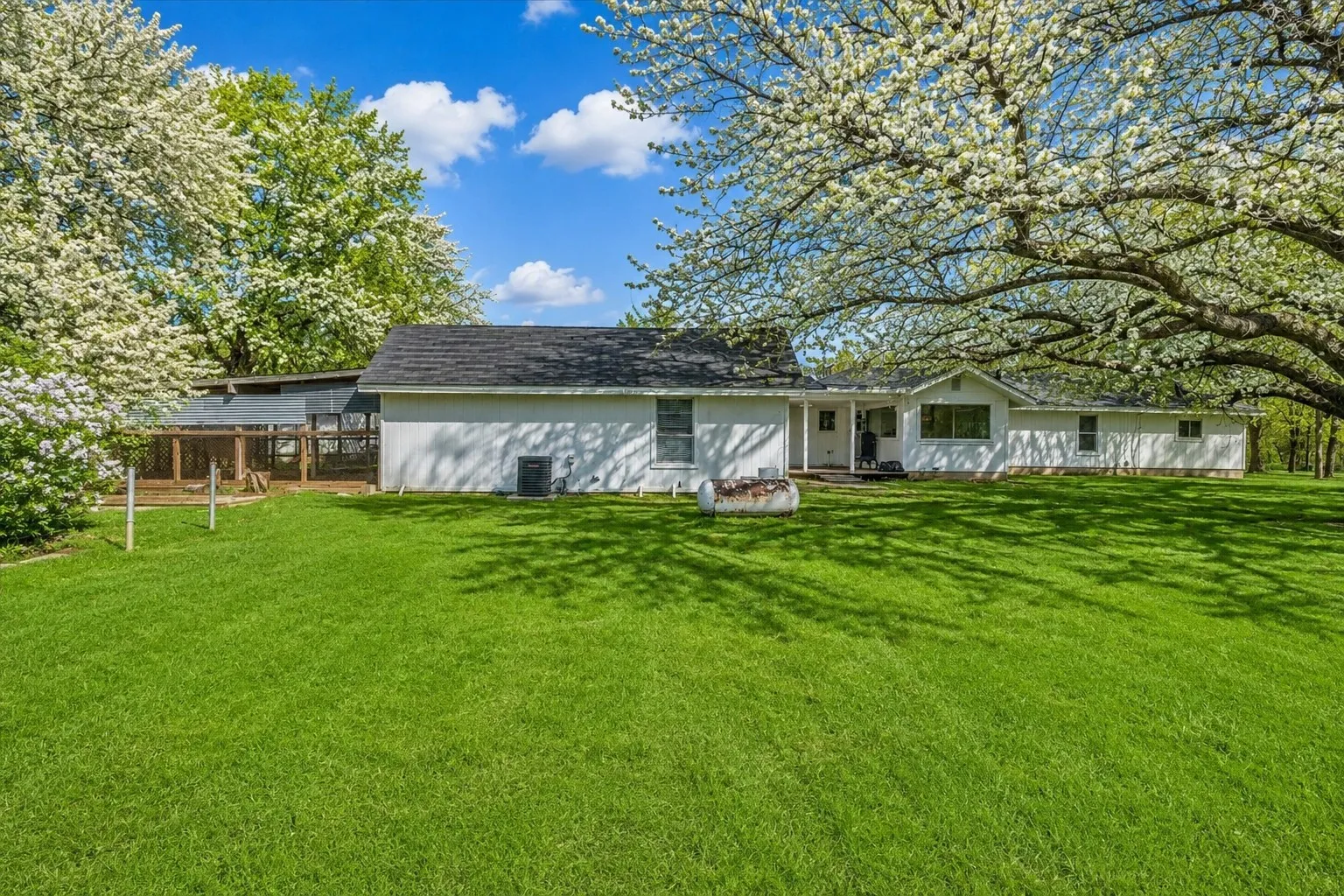 Single Family Residence For Sale in Mc Lennan County , 1835 Fort Graham Road, Waco, Texas 76705, 4 Bedroom, 3 Bathroom, Garage spaces, 3,195 Sqft, built in 1973, mls#21277183, Real Estate Agent in Waco, Homes For Sale in Mc Lennan county, Homes For Sale in Waco, Realtor in Waco Texas, Real Estate Brokerage Independent Realty Texas, Luminita Cordes Realtor