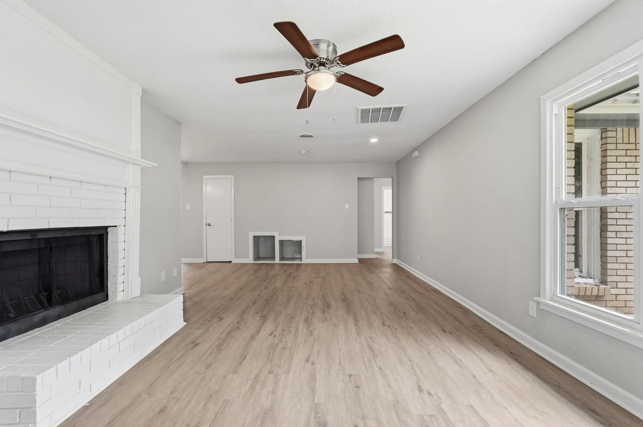 Single Family Residence For Sale in Tarrant County , 3804 Cornish Avenue, Fort Worth, Texas 76133, 3 Bedroom, 2 Bathroom, 2 Garage spaces, 1,444 Sqft, built in 1954, mls#21189882, Real Estate Agent in Fort Worth, Homes For Sale in Tarrant county, Homes For Sale in Fort Worth, Realtor in Fort Worth Texas, Real Estate Brokerage Independent Realty Texas, Luminita Cordes Realtor