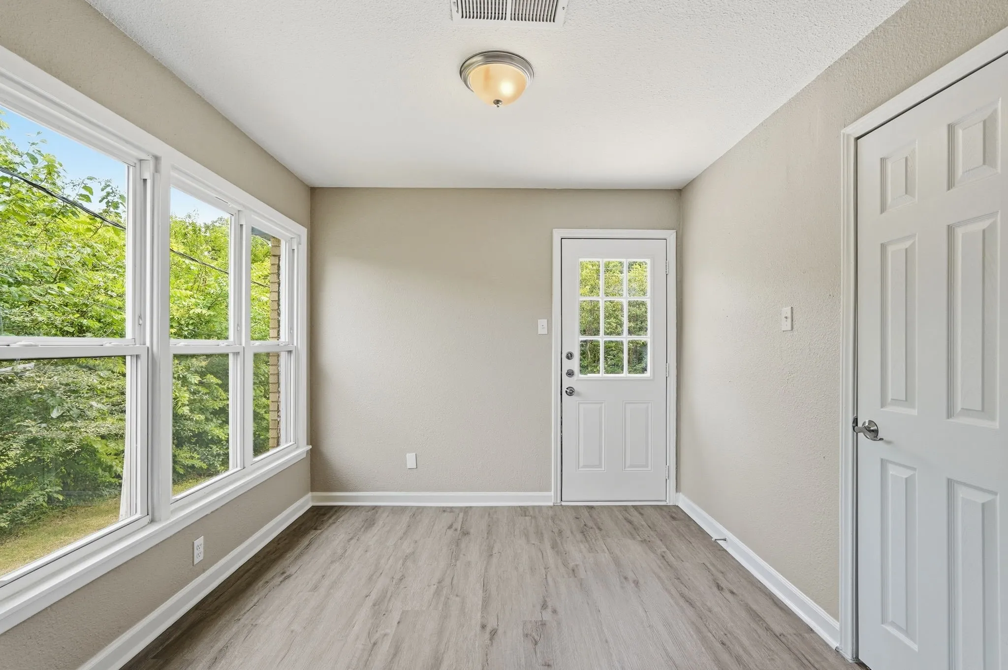 Single Family Residence For Sale in Tarrant County , 3804 Cornish Avenue, Fort Worth, Texas 76133, 3 Bedroom, 2 Bathroom, 2 Garage spaces, 1,444 Sqft, built in 1954, mls#21189882, Real Estate Agent in Fort Worth, Homes For Sale in Tarrant county, Homes For Sale in Fort Worth, Realtor in Fort Worth Texas, Real Estate Brokerage Independent Realty Texas, Luminita Cordes Realtor