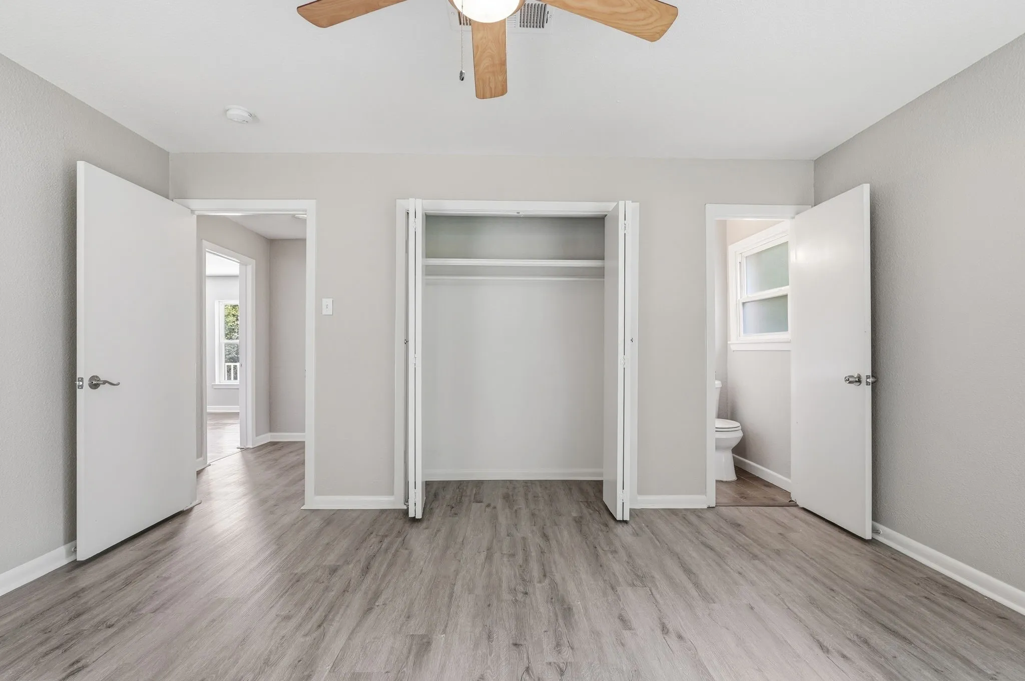 Single Family Residence For Sale in Tarrant County , 3804 Cornish Avenue, Fort Worth, Texas 76133, 3 Bedroom, 2 Bathroom, 2 Garage spaces, 1,444 Sqft, built in 1954, mls#21189882, Real Estate Agent in Fort Worth, Homes For Sale in Tarrant county, Homes For Sale in Fort Worth, Realtor in Fort Worth Texas, Real Estate Brokerage Independent Realty Texas, Luminita Cordes Realtor