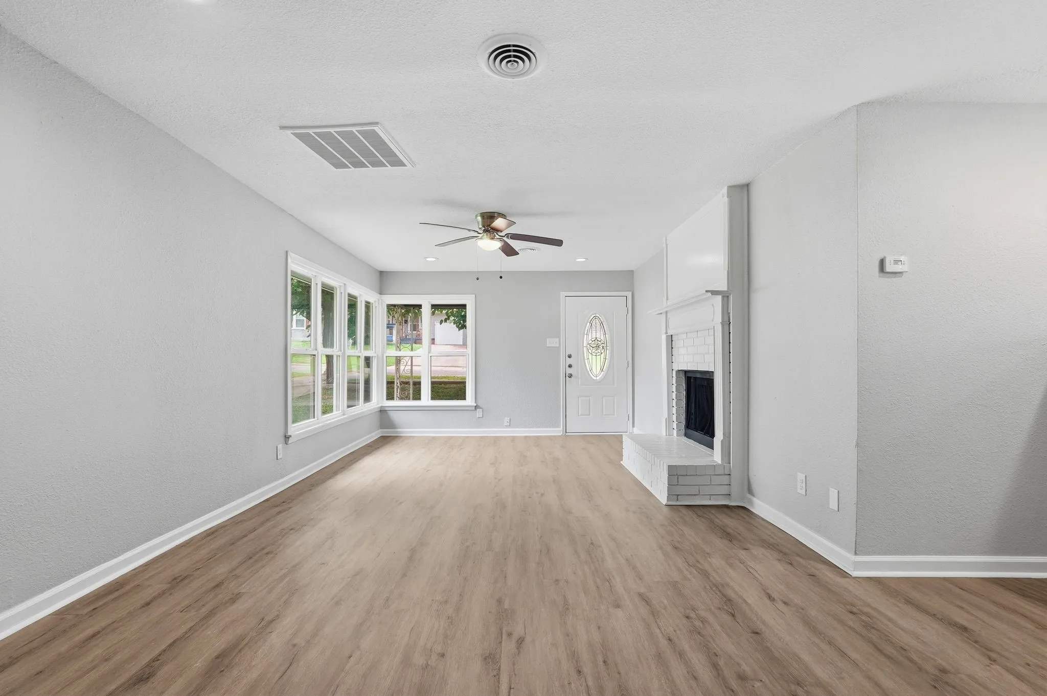 Single Family Residence For Sale in Tarrant County , 3804 Cornish Avenue, Fort Worth, Texas 76133, 3 Bedroom, 2 Bathroom, 2 Garage spaces, 1,444 Sqft, built in 1954, mls#21189882, Real Estate Agent in Fort Worth, Homes For Sale in Tarrant county, Homes For Sale in Fort Worth, Realtor in Fort Worth Texas, Real Estate Brokerage Independent Realty Texas, Luminita Cordes Realtor