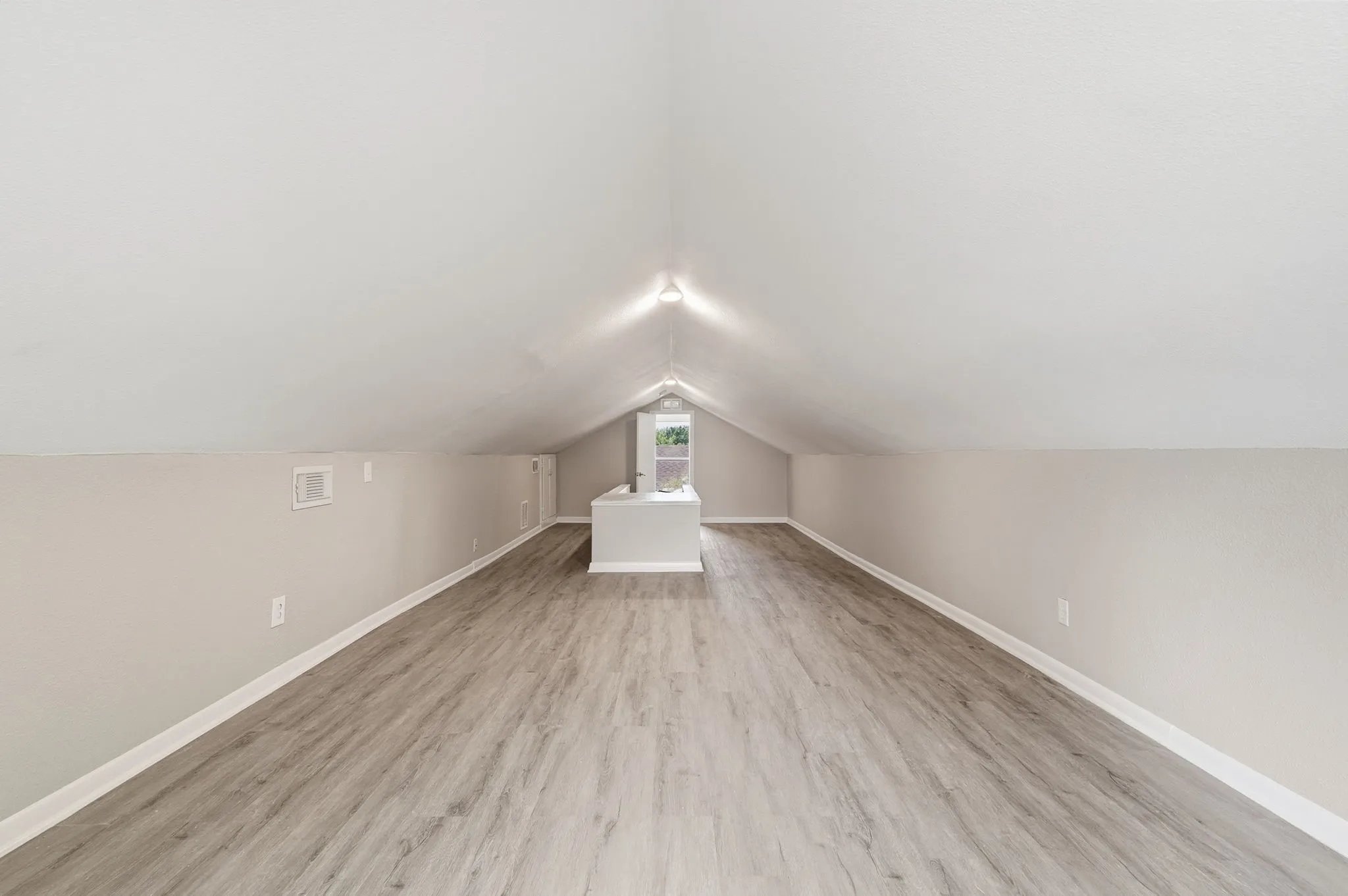 Single Family Residence For Sale in Tarrant County , 3804 Cornish Avenue, Fort Worth, Texas 76133, 3 Bedroom, 2 Bathroom, 2 Garage spaces, 1,444 Sqft, built in 1954, mls#21189882, Real Estate Agent in Fort Worth, Homes For Sale in Tarrant county, Homes For Sale in Fort Worth, Realtor in Fort Worth Texas, Real Estate Brokerage Independent Realty Texas, Luminita Cordes Realtor