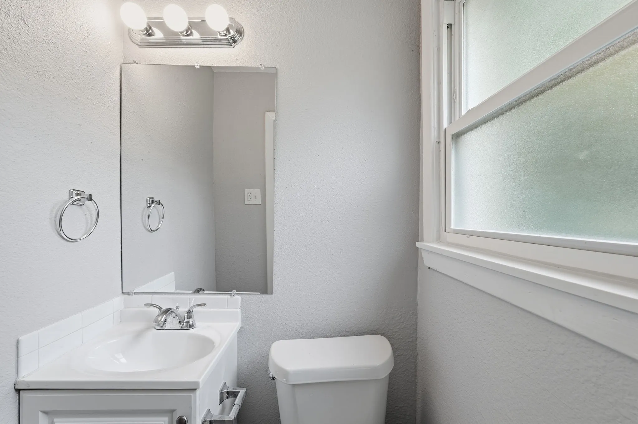 Single Family Residence For Sale in Tarrant County , 3804 Cornish Avenue, Fort Worth, Texas 76133, 3 Bedroom, 2 Bathroom, 2 Garage spaces, 1,444 Sqft, built in 1954, mls#21189882, Real Estate Agent in Fort Worth, Homes For Sale in Tarrant county, Homes For Sale in Fort Worth, Realtor in Fort Worth Texas, Real Estate Brokerage Independent Realty Texas, Luminita Cordes Realtor