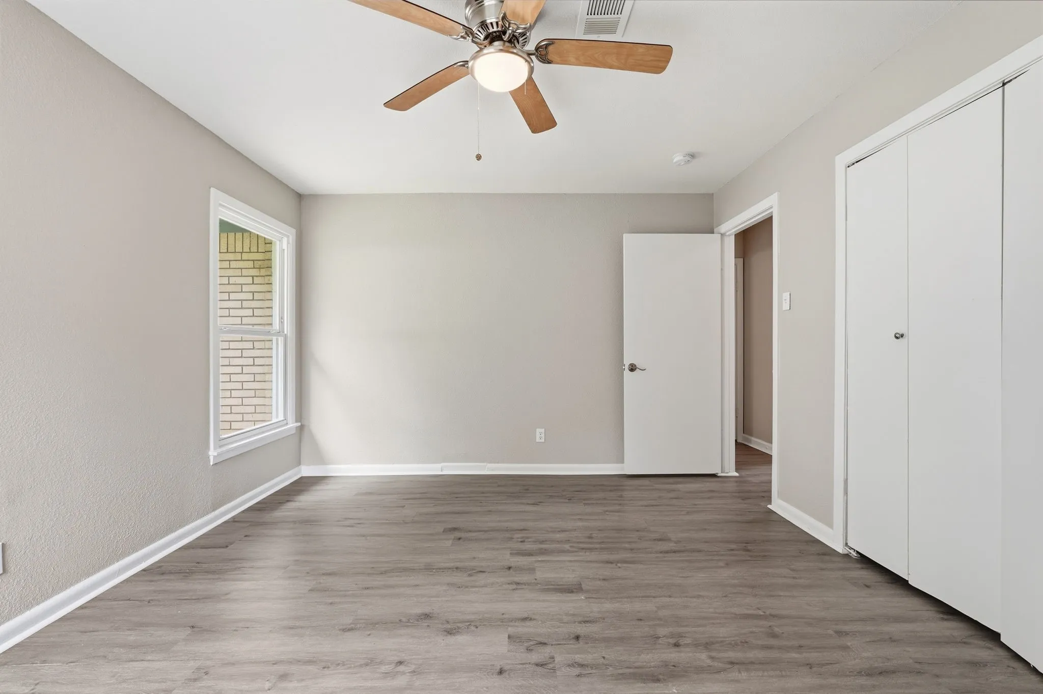 Single Family Residence For Sale in Tarrant County , 3804 Cornish Avenue, Fort Worth, Texas 76133, 3 Bedroom, 2 Bathroom, 2 Garage spaces, 1,444 Sqft, built in 1954, mls#21189882, Real Estate Agent in Fort Worth, Homes For Sale in Tarrant county, Homes For Sale in Fort Worth, Realtor in Fort Worth Texas, Real Estate Brokerage Independent Realty Texas, Luminita Cordes Realtor