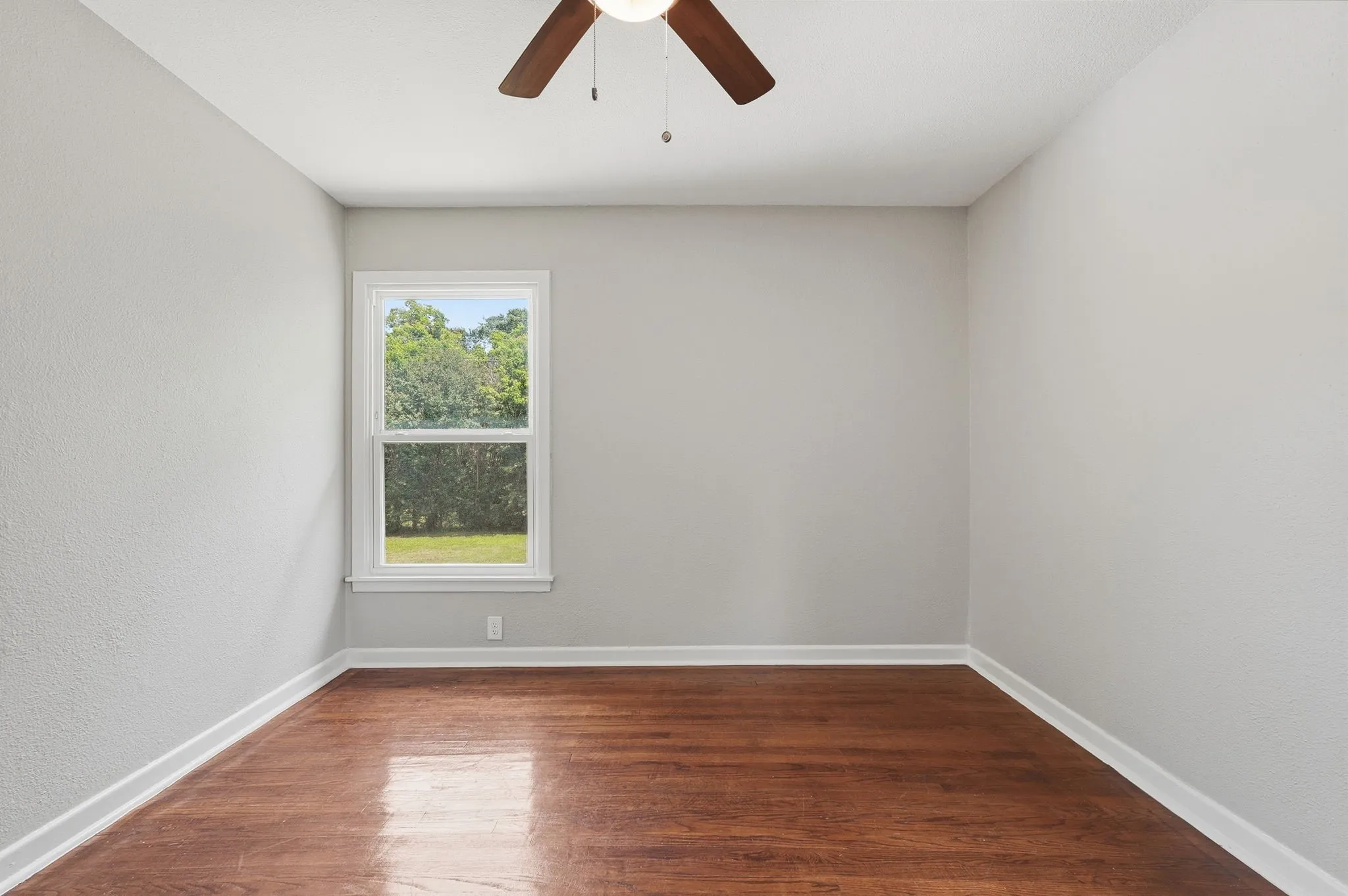 Single Family Residence For Sale in Tarrant County , 3804 Cornish Avenue, Fort Worth, Texas 76133, 3 Bedroom, 2 Bathroom, 2 Garage spaces, 1,444 Sqft, built in 1954, mls#21189882, Real Estate Agent in Fort Worth, Homes For Sale in Tarrant county, Homes For Sale in Fort Worth, Realtor in Fort Worth Texas, Real Estate Brokerage Independent Realty Texas, Luminita Cordes Realtor