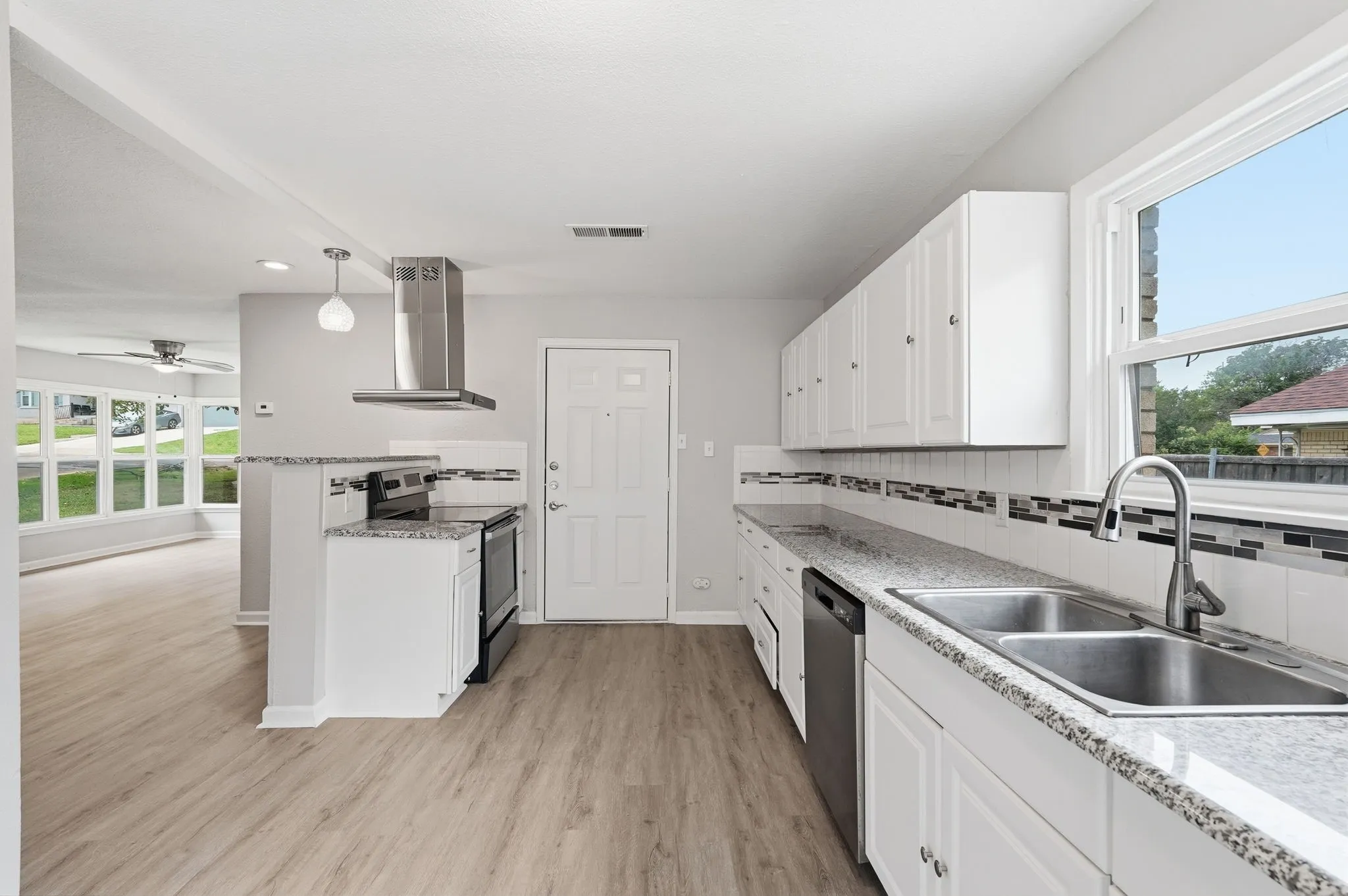 Single Family Residence For Sale in Tarrant County , 3804 Cornish Avenue, Fort Worth, Texas 76133, 3 Bedroom, 2 Bathroom, 2 Garage spaces, 1,444 Sqft, built in 1954, mls#21189882, Real Estate Agent in Fort Worth, Homes For Sale in Tarrant county, Homes For Sale in Fort Worth, Realtor in Fort Worth Texas, Real Estate Brokerage Independent Realty Texas, Luminita Cordes Realtor