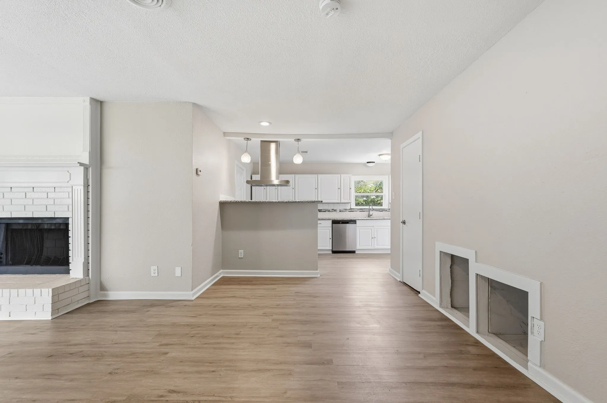 Single Family Residence For Sale in Tarrant County , 3804 Cornish Avenue, Fort Worth, Texas 76133, 3 Bedroom, 2 Bathroom, 2 Garage spaces, 1,444 Sqft, built in 1954, mls#21189882, Real Estate Agent in Fort Worth, Homes For Sale in Tarrant county, Homes For Sale in Fort Worth, Realtor in Fort Worth Texas, Real Estate Brokerage Independent Realty Texas, Luminita Cordes Realtor