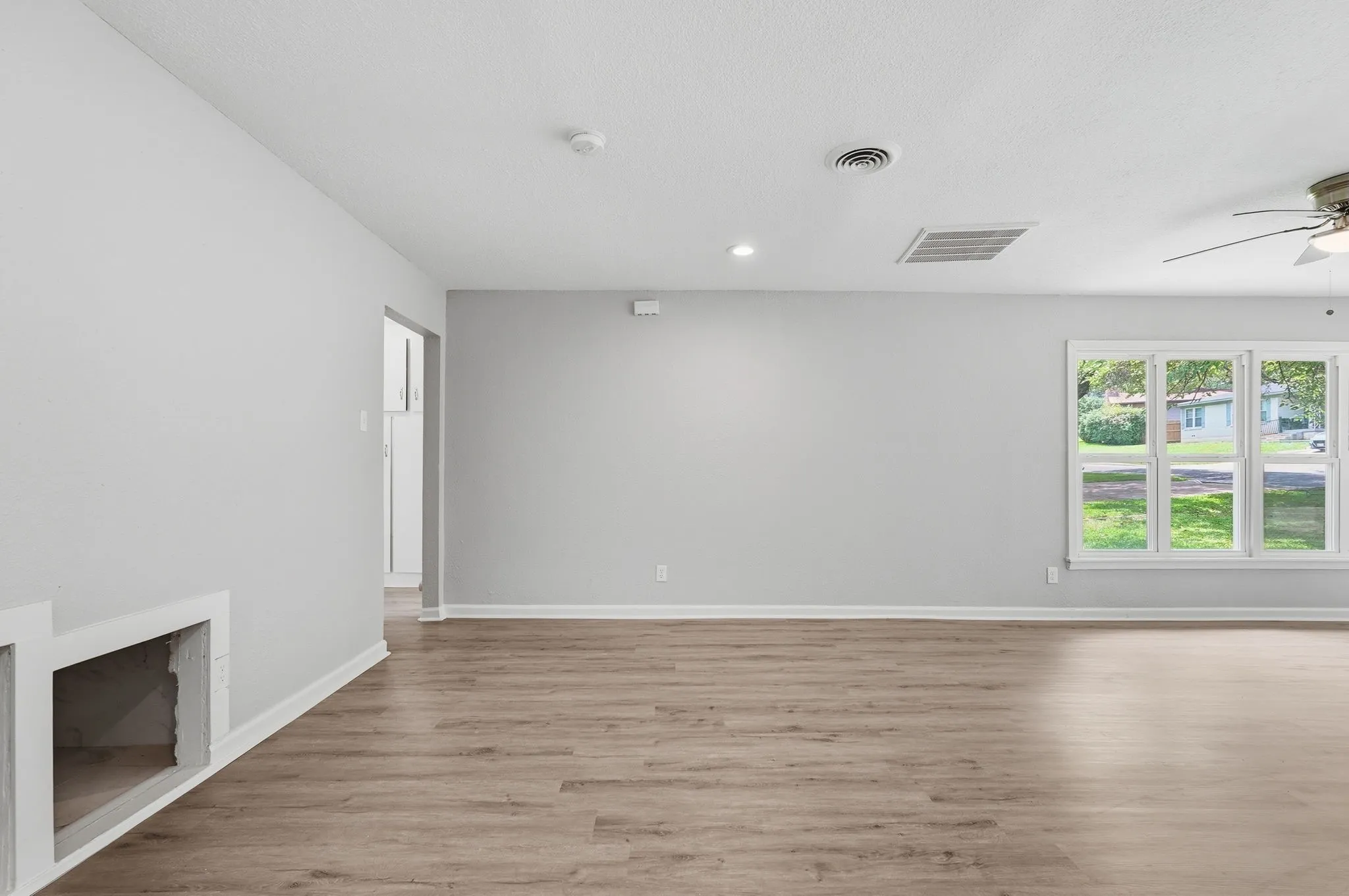 Single Family Residence For Sale in Tarrant County , 3804 Cornish Avenue, Fort Worth, Texas 76133, 3 Bedroom, 2 Bathroom, 2 Garage spaces, 1,444 Sqft, built in 1954, mls#21189882, Real Estate Agent in Fort Worth, Homes For Sale in Tarrant county, Homes For Sale in Fort Worth, Realtor in Fort Worth Texas, Real Estate Brokerage Independent Realty Texas, Luminita Cordes Realtor