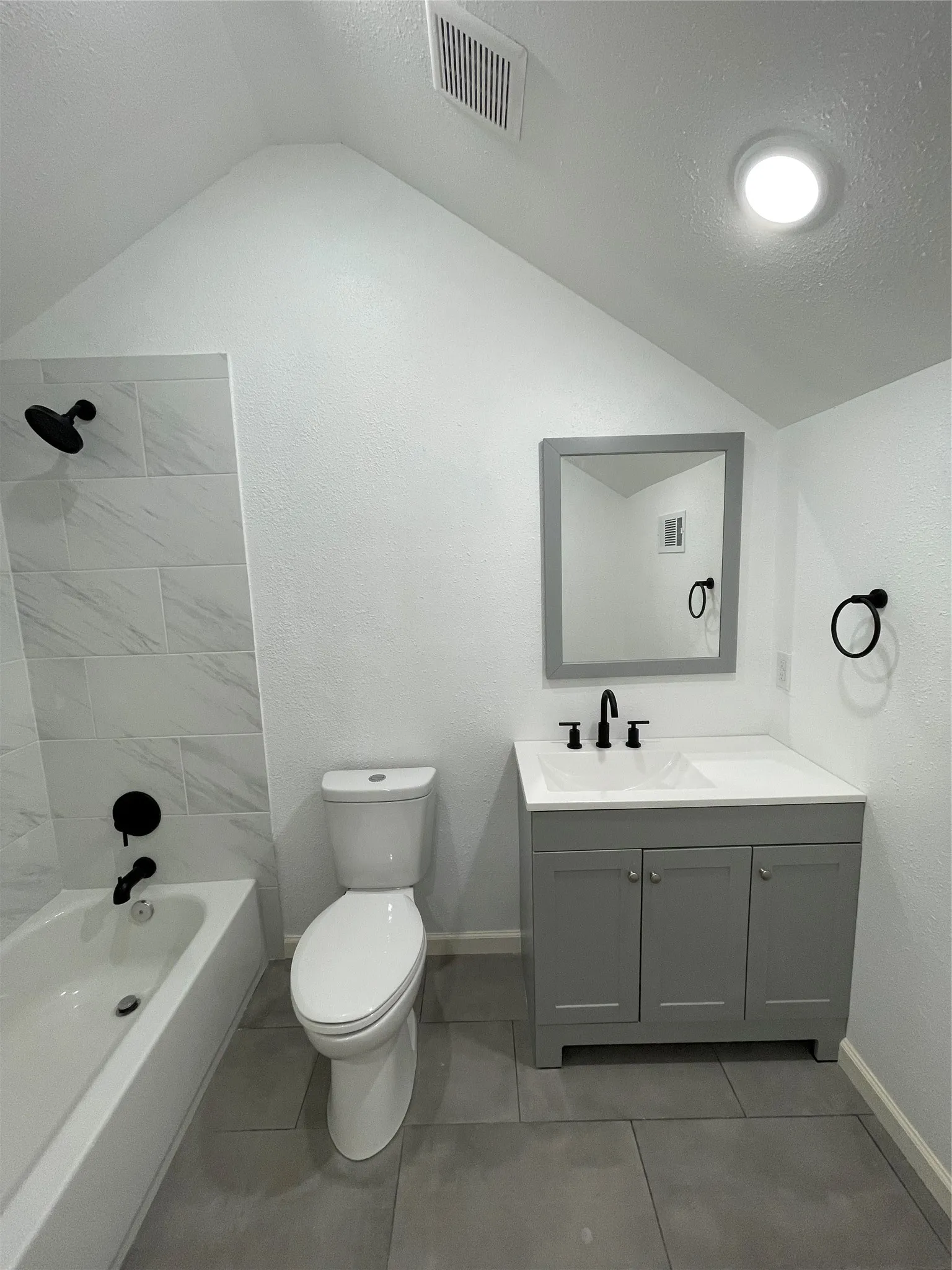 Single Family Residence For Sale in Grayson County , 607 E Monterey Street, Denison, Texas 75021, 4 Bedroom, 3 Bathroom, Garage spaces, 1,868 Sqft, built in 1920, mls#21287049, Real Estate Agent in Denison, Homes For Sale in Grayson county, Homes For Sale in Denison, Realtor in Denison Texas, Real Estate Brokerage Independent Realty Texas, Luminita Cordes Realtor