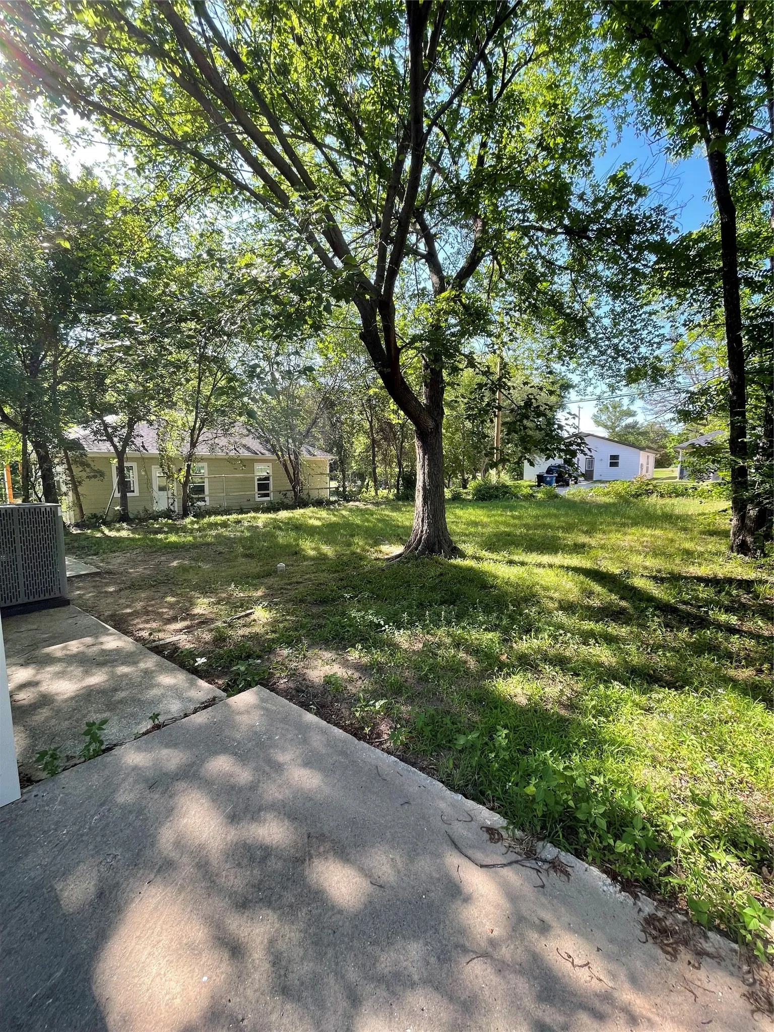 Single Family Residence For Sale in Grayson County , 607 E Monterey Street, Denison, Texas 75021, 4 Bedroom, 3 Bathroom, Garage spaces, 1,868 Sqft, built in 1920, mls#21287049, Real Estate Agent in Denison, Homes For Sale in Grayson county, Homes For Sale in Denison, Realtor in Denison Texas, Real Estate Brokerage Independent Realty Texas, Luminita Cordes Realtor