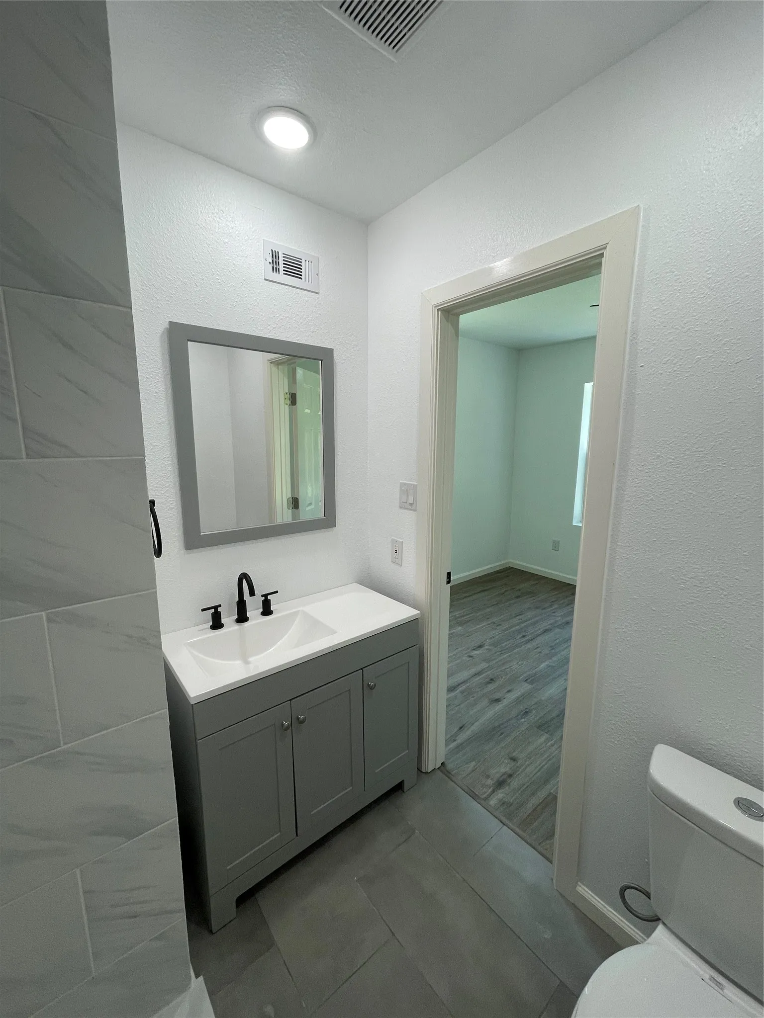 Single Family Residence For Sale in Grayson County , 607 E Monterey Street, Denison, Texas 75021, 4 Bedroom, 3 Bathroom, Garage spaces, 1,868 Sqft, built in 1920, mls#21287049, Real Estate Agent in Denison, Homes For Sale in Grayson county, Homes For Sale in Denison, Realtor in Denison Texas, Real Estate Brokerage Independent Realty Texas, Luminita Cordes Realtor