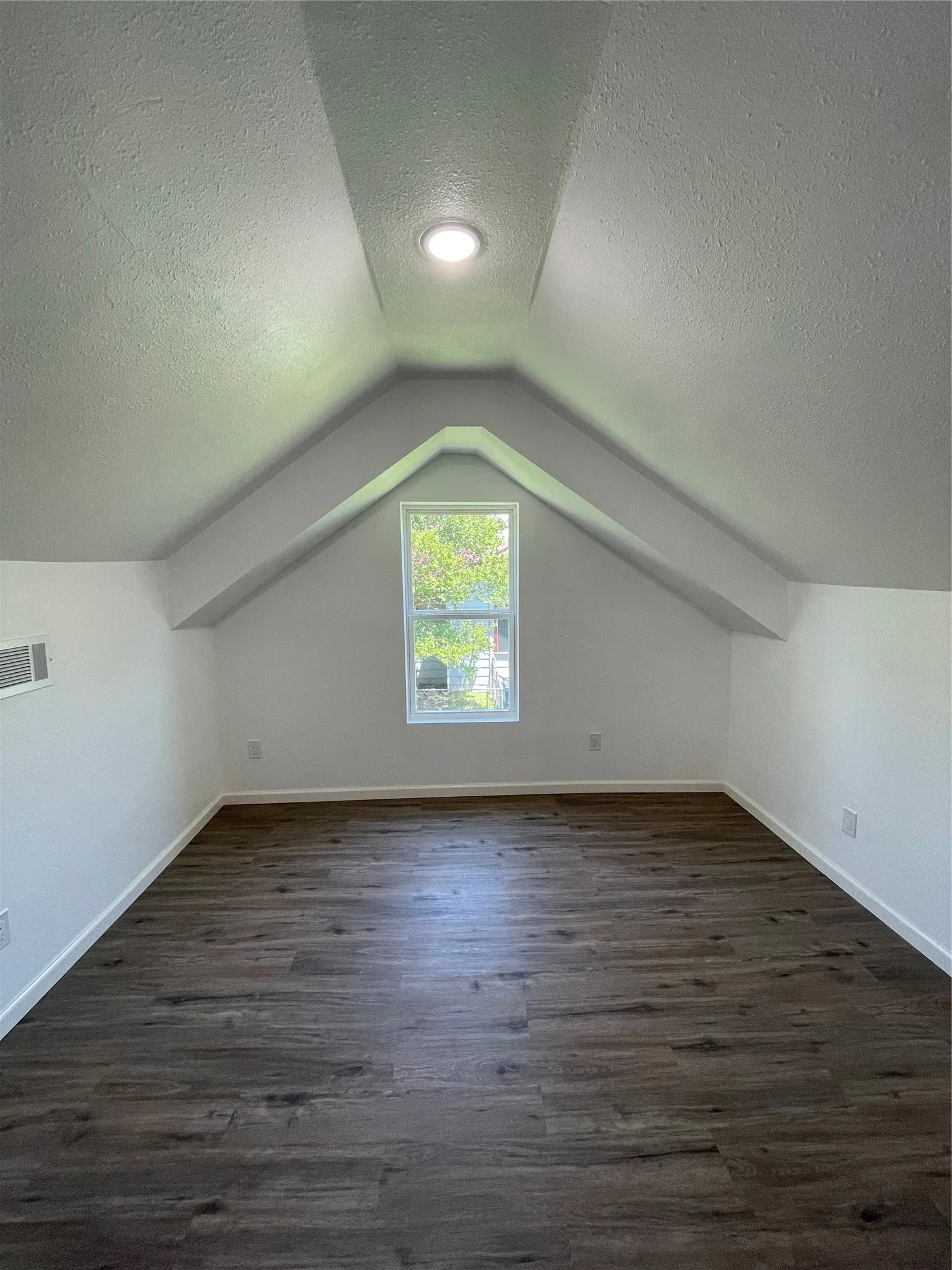 Single Family Residence For Sale in Grayson County , 607 E Monterey Street, Denison, Texas 75021, 4 Bedroom, 3 Bathroom, Garage spaces, 1,868 Sqft, built in 1920, mls#21287049, Real Estate Agent in Denison, Homes For Sale in Grayson county, Homes For Sale in Denison, Realtor in Denison Texas, Real Estate Brokerage Independent Realty Texas, Luminita Cordes Realtor