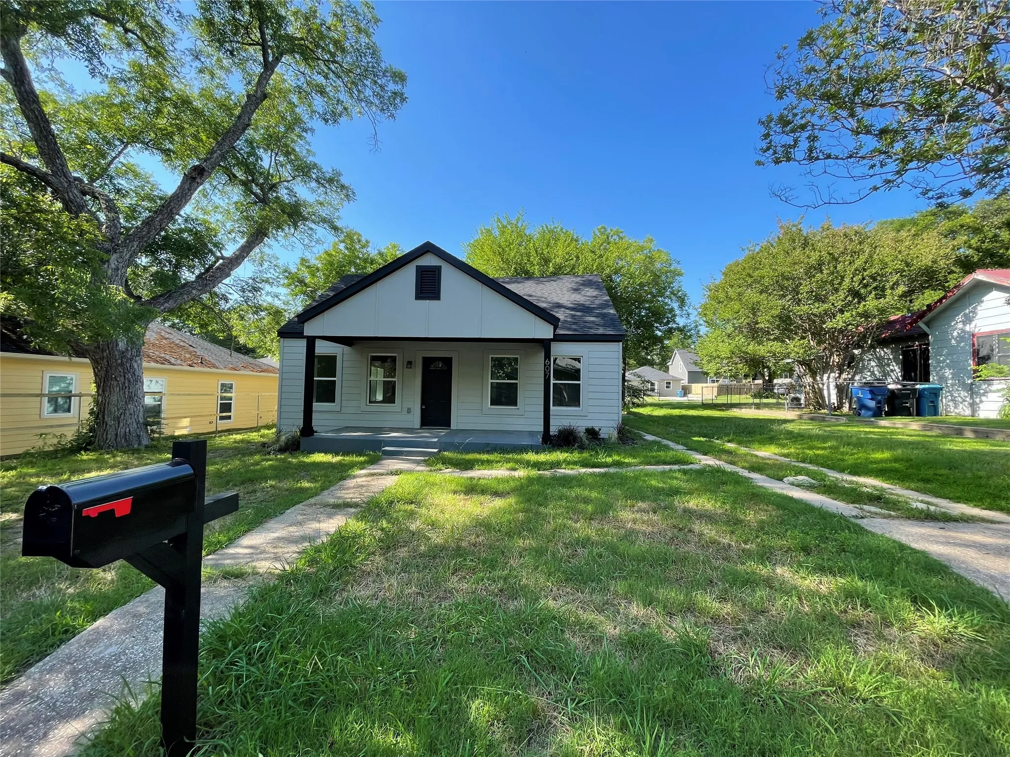 Single Family Residence For Sale in Grayson County , 607 E Monterey Street, Denison, Texas 75021, 4 Bedroom, 3 Bathroom, Garage spaces, 1,868 Sqft, built in 1920, mls#21287049, Real Estate Agent in Denison, Homes For Sale in Grayson county, Homes For Sale in Denison, Realtor in Denison Texas, Real Estate Brokerage Independent Realty Texas, Luminita Cordes Realtor
