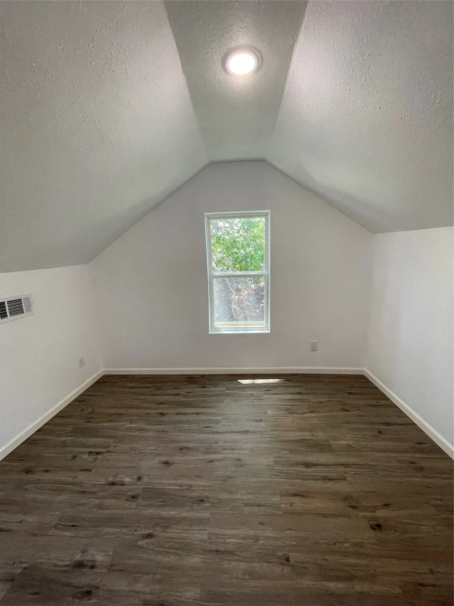 Single Family Residence For Sale in Grayson County , 607 E Monterey Street, Denison, Texas 75021, 4 Bedroom, 3 Bathroom, Garage spaces, 1,868 Sqft, built in 1920, mls#21287049, Real Estate Agent in Denison, Homes For Sale in Grayson county, Homes For Sale in Denison, Realtor in Denison Texas, Real Estate Brokerage Independent Realty Texas, Luminita Cordes Realtor