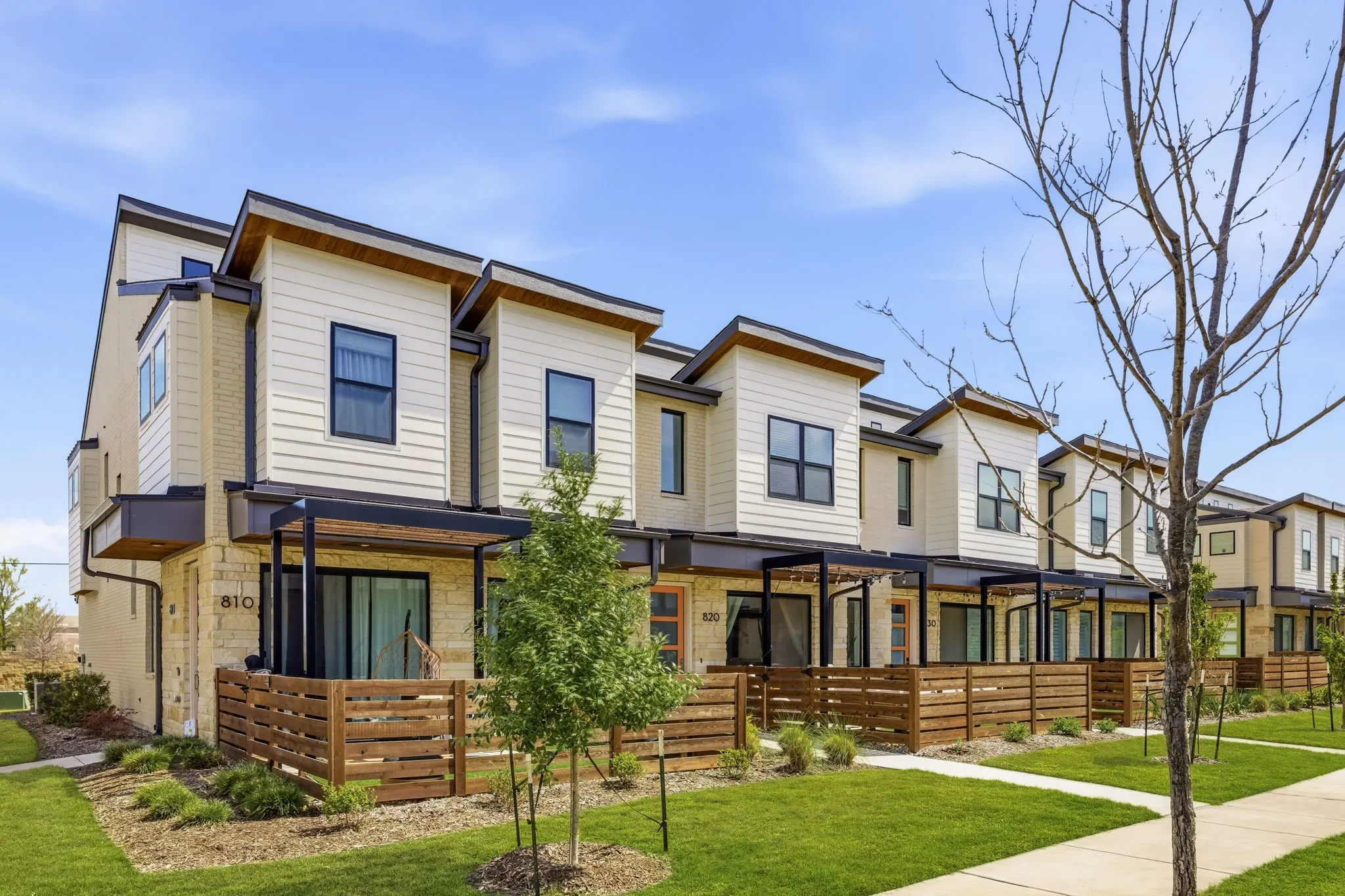Townhouse For Sale in Denton County , 820 Dulaney Court, Prosper, Texas 75078, 3 Bedrooms, 3 Bathrooms, 2 Garage spaces, 1,886 Sqft, built in 2023, Price $400,000, mls#21287056, Real Estate Agent in Prosper, Homes For Sale in Denton county, Homes For Sale in Prosper, Realtor in Prosper Texas, Real Estate Brokerage Independent Realty Texas, Luminita Cordes Realtor