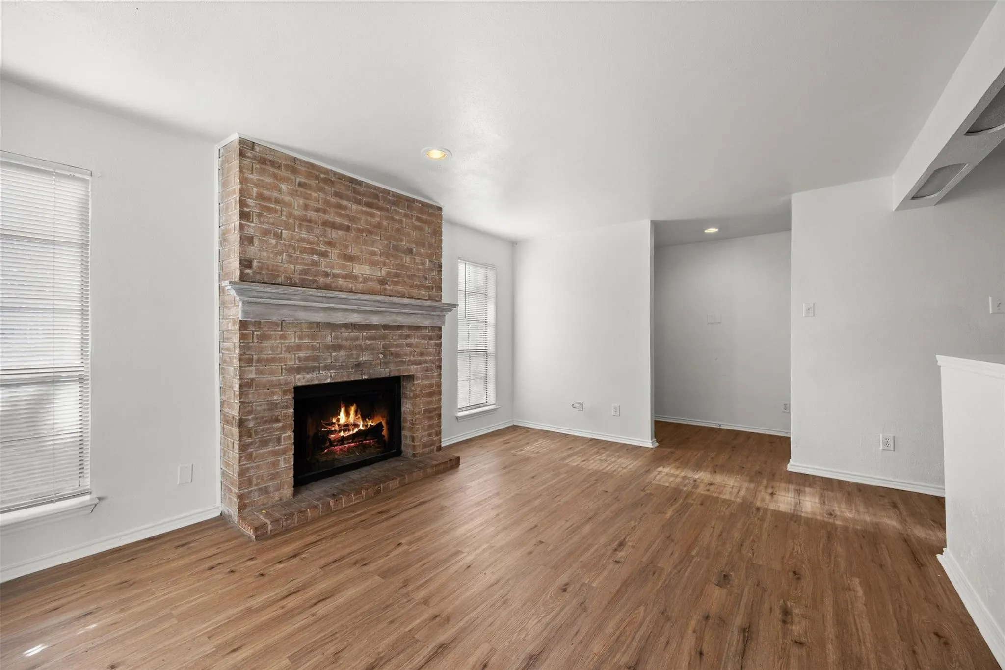 Condominium For Rent in Dallas County , 5902 Marvin Loving Drive 104, Garland, Texas 75043, 2 Bedroom, 2 Bathroom, Garage spaces, 950 Sqft, built in 1982, mls#21287094, Real Estate Agent in Garland, Homes For Rent in Dallas county, Homes For Rent in Garland, Realtor in Garland Texas, Real Estate Brokerage Independent Realty Texas, Luminita Cordes Realtor