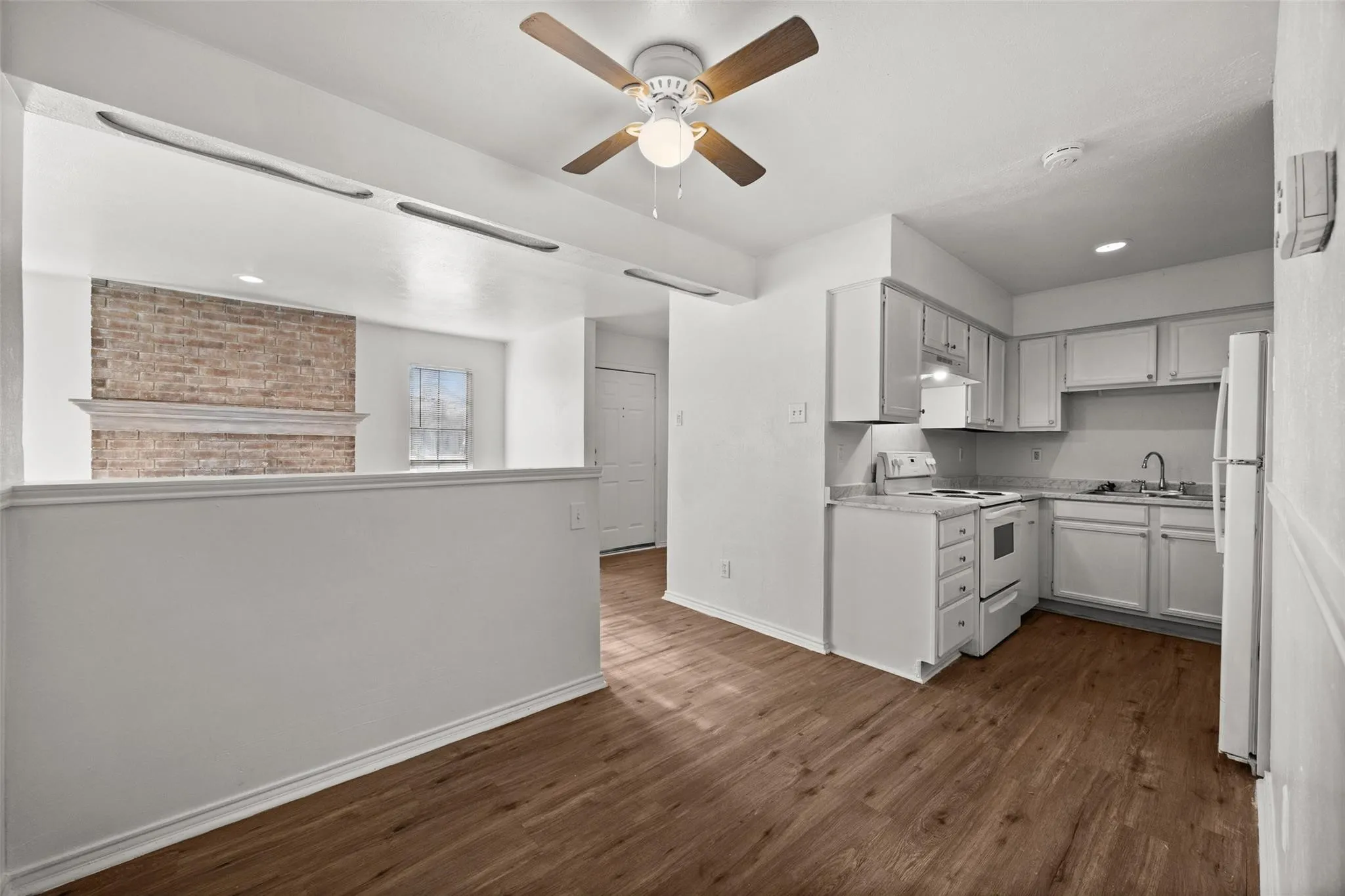 Condominium For Rent in Dallas County , 5902 Marvin Loving Drive 104, Garland, Texas 75043, 2 Bedroom, 2 Bathroom, Garage spaces, 950 Sqft, built in 1982, mls#21287094, Real Estate Agent in Garland, Homes For Rent in Dallas county, Homes For Rent in Garland, Realtor in Garland Texas, Real Estate Brokerage Independent Realty Texas, Luminita Cordes Realtor