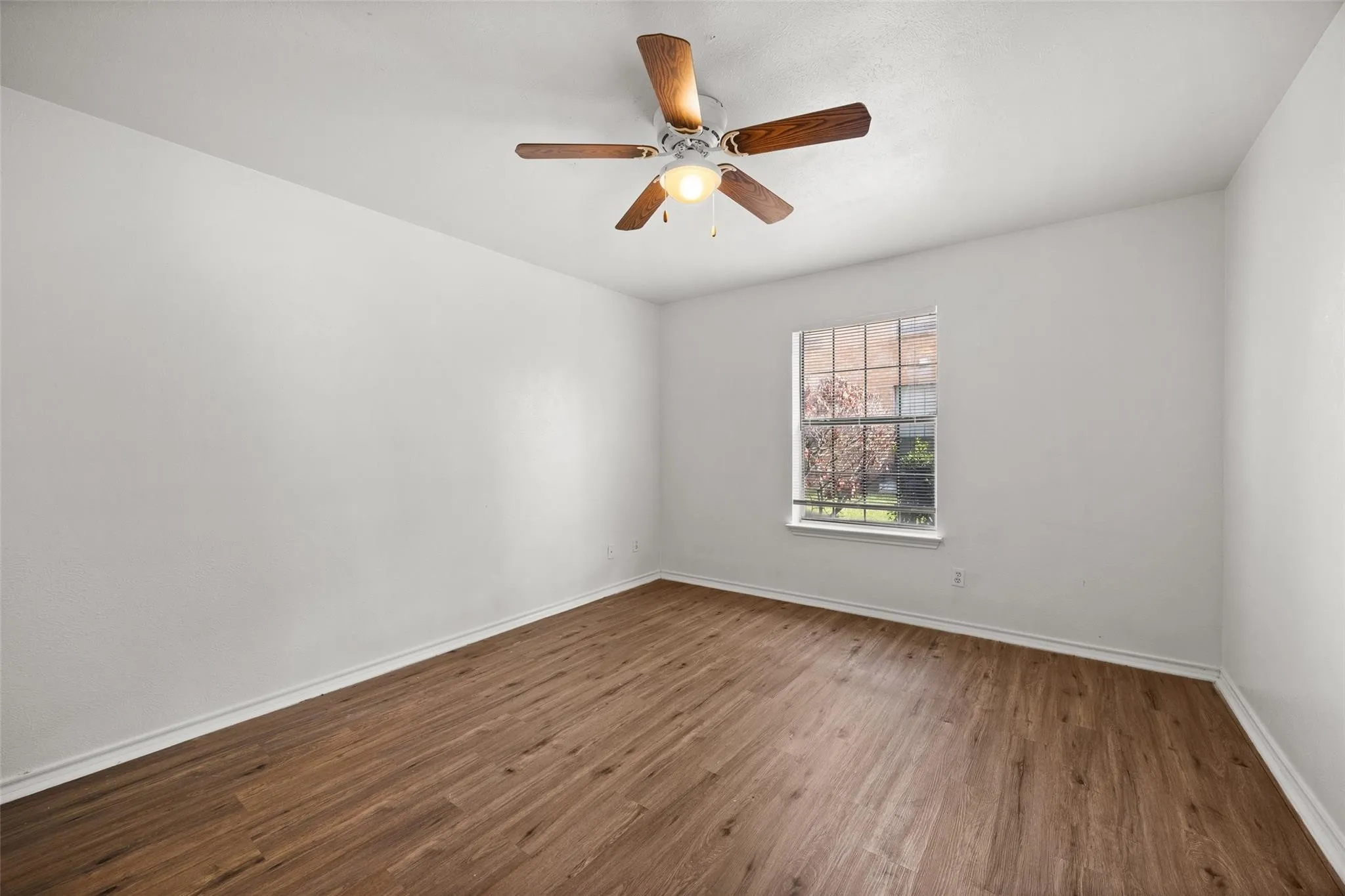 Condominium For Rent in Dallas County , 5902 Marvin Loving Drive 104, Garland, Texas 75043, 2 Bedroom, 2 Bathroom, Garage spaces, 950 Sqft, built in 1982, mls#21287094, Real Estate Agent in Garland, Homes For Rent in Dallas county, Homes For Rent in Garland, Realtor in Garland Texas, Real Estate Brokerage Independent Realty Texas, Luminita Cordes Realtor