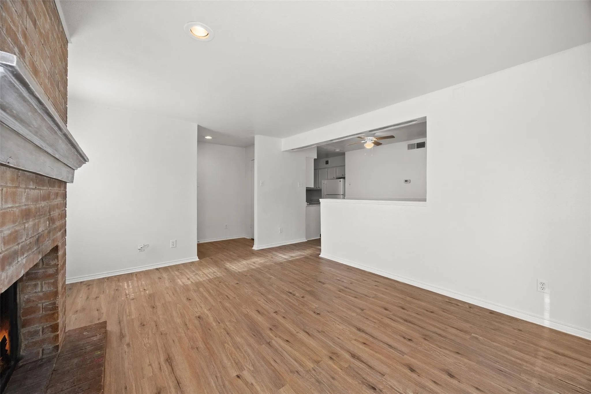 Condominium For Rent in Dallas County , 5902 Marvin Loving Drive 104, Garland, Texas 75043, 2 Bedroom, 2 Bathroom, Garage spaces, 950 Sqft, built in 1982, mls#21287094, Real Estate Agent in Garland, Homes For Rent in Dallas county, Homes For Rent in Garland, Realtor in Garland Texas, Real Estate Brokerage Independent Realty Texas, Luminita Cordes Realtor