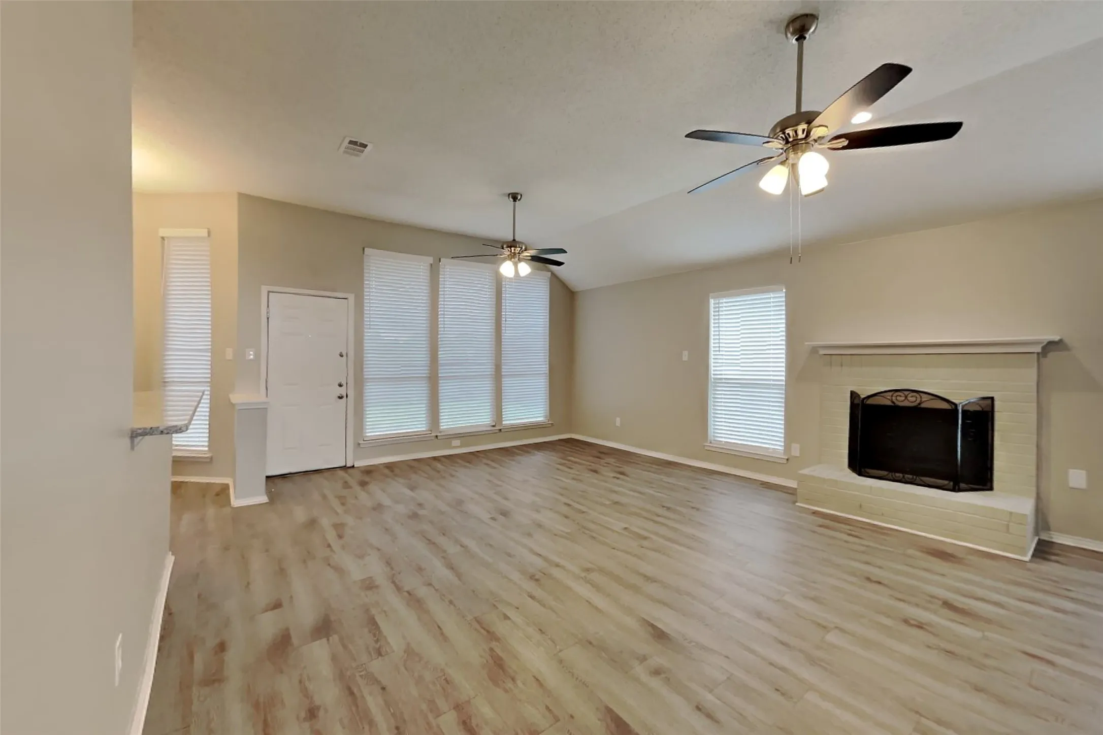 Single Family Residence For Rent in Kaufman County , 511 Brazos Street, Forney, Texas 75126, 3 Bedroom, 2 Bathroom, 2 Garage spaces, 1,570 Sqft, built in 1999, mls#21287100, Real Estate Agent in Forney, Homes For Rent in Kaufman county, Homes For Rent in Forney, Realtor in Forney Texas, Real Estate Brokerage Independent Realty Texas, Luminita Cordes Realtor