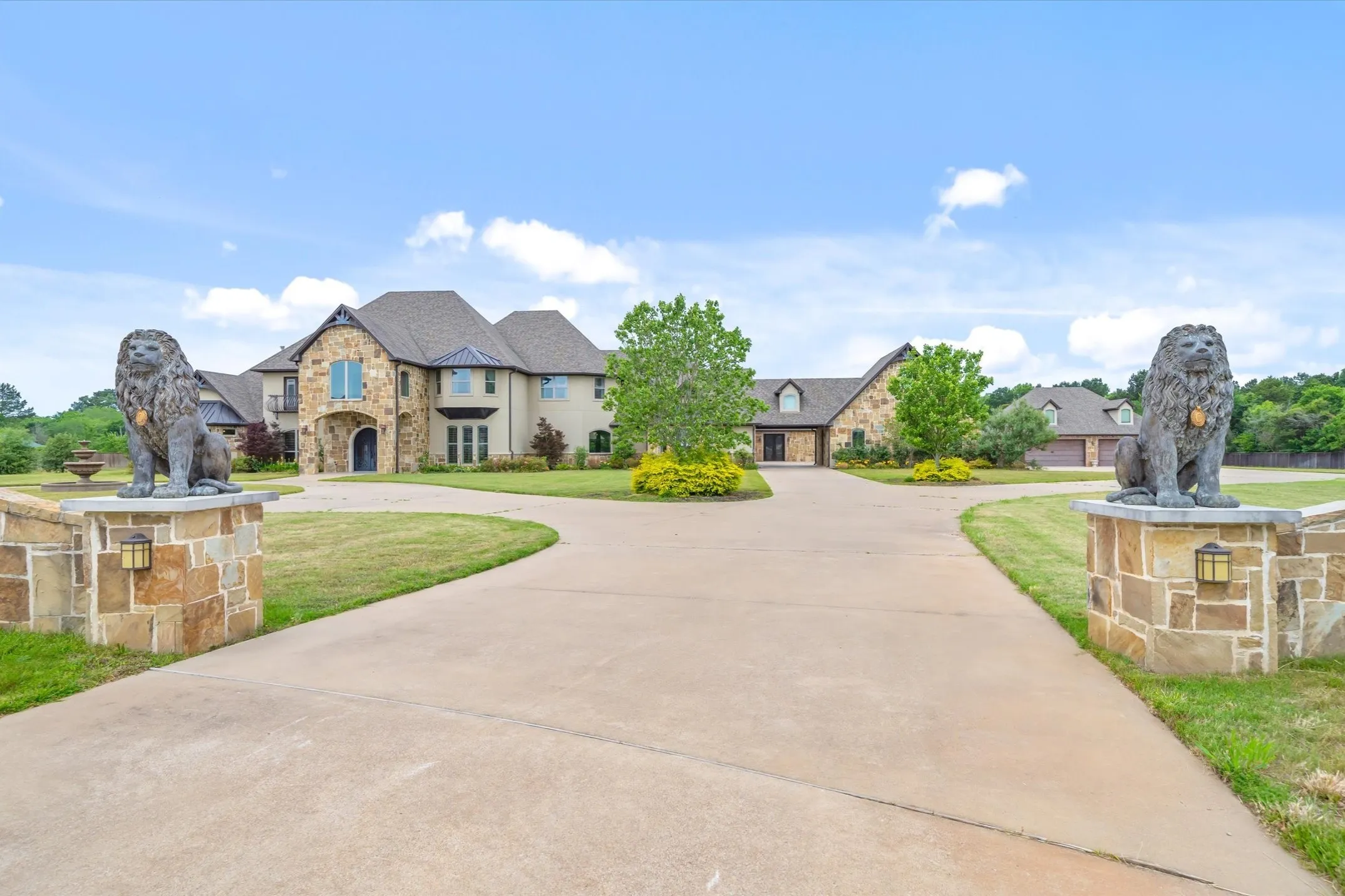 Single Family Residence For Sale in Smith County , 16508 Hailey Court, Tyler, Texas 75703, 6 Bedrooms, 9 Bathrooms, 13 Garage spaces, 9,730 Sqft, built in 2016, Price $2,800,000, mls#21281232, Real Estate Agent in Tyler, Homes For Sale in Smith county, Homes For Sale in Tyler, Realtor in Tyler Texas, Real Estate Brokerage Independent Realty Texas, Luminita Cordes Realtor
