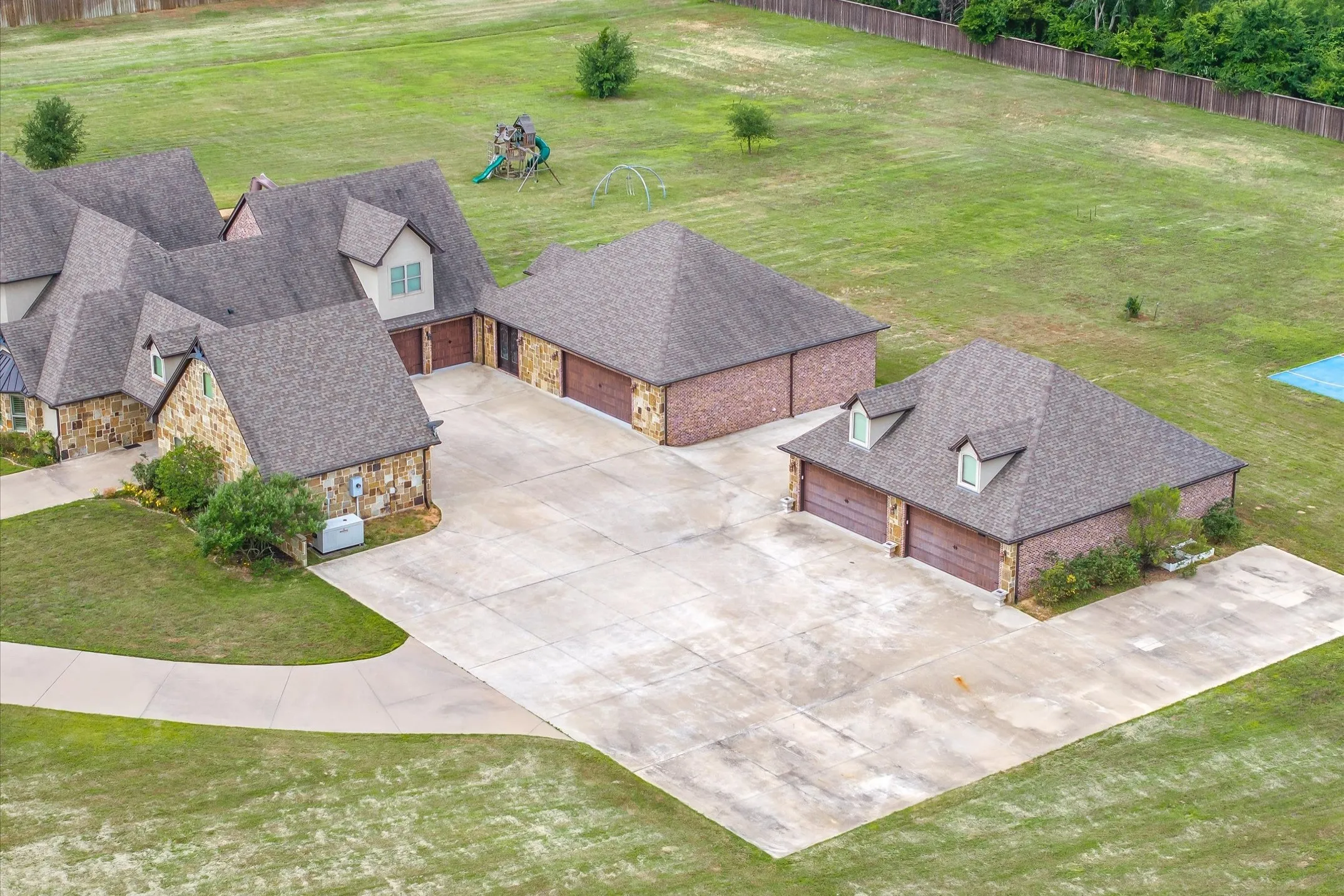 Single Family Residence For Sale in Smith County , 16508 Hailey Court, Tyler, Texas 75703, 6 Bedrooms, 9 Bathrooms, 13 Garage spaces, 9,730 Sqft, built in 2016, Price $2,800,000, mls#21281232, Real Estate Agent in Tyler, Homes For Sale in Smith county, Homes For Sale in Tyler, Realtor in Tyler Texas, Real Estate Brokerage Independent Realty Texas, Luminita Cordes Realtor