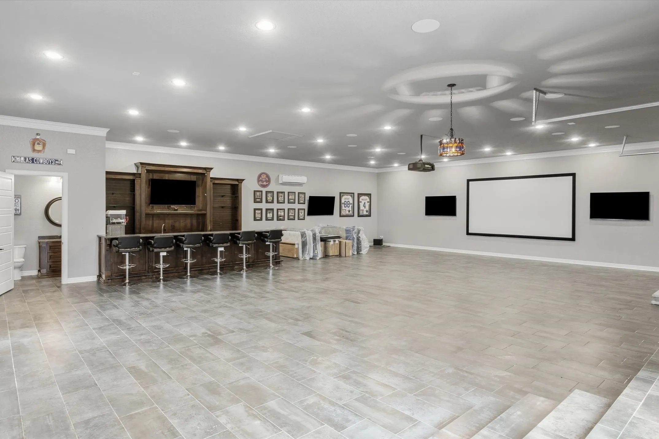 Single Family Residence For Sale in Smith County , 16508 Hailey Court, Tyler, Texas 75703, 6 Bedrooms, 9 Bathrooms, 13 Garage spaces, 9,730 Sqft, built in 2016, Price $2,800,000, mls#21281232, Real Estate Agent in Tyler, Homes For Sale in Smith county, Homes For Sale in Tyler, Realtor in Tyler Texas, Real Estate Brokerage Independent Realty Texas, Luminita Cordes Realtor