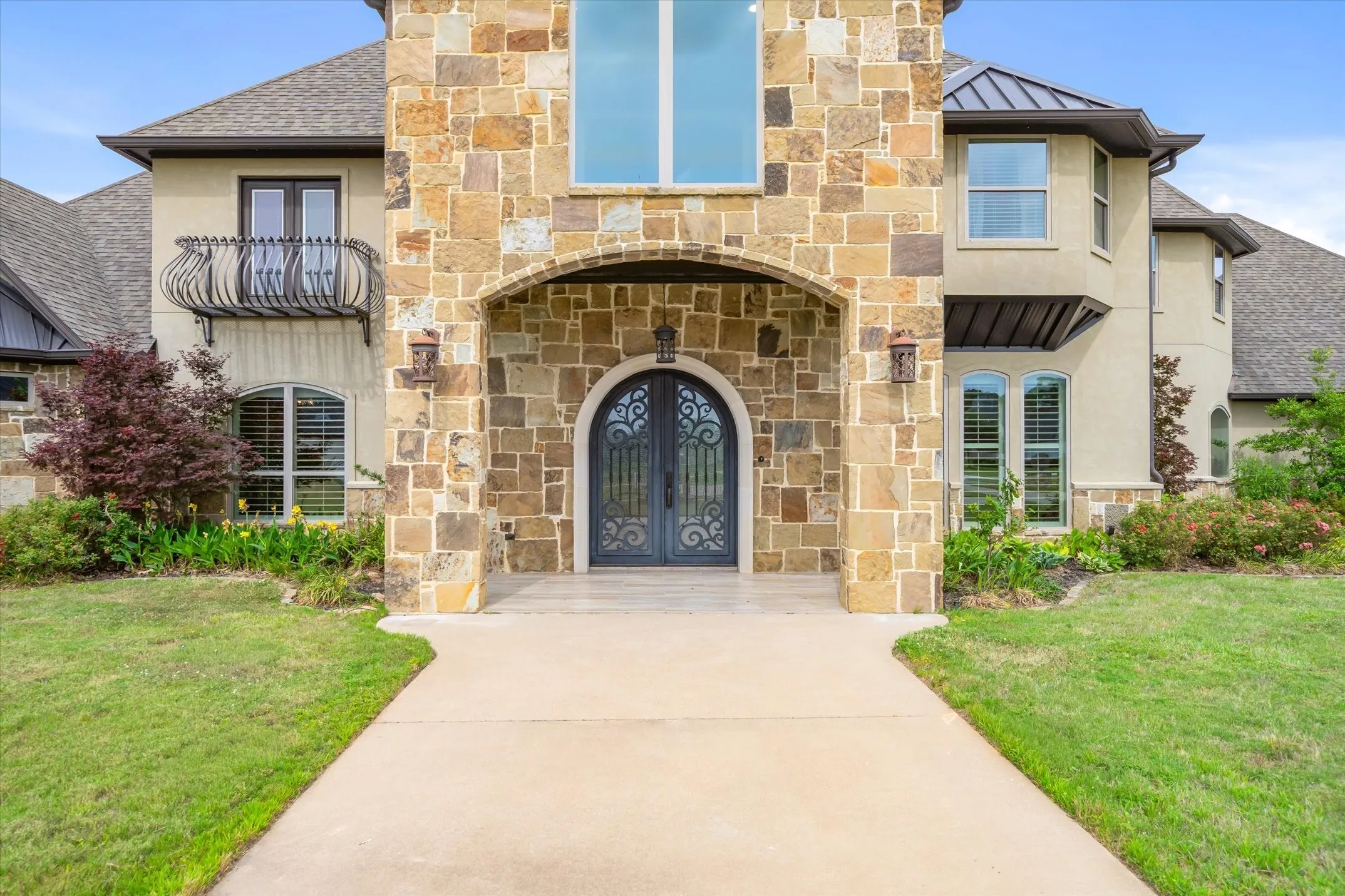 Single Family Residence For Sale in Smith County , 16508 Hailey Court, Tyler, Texas 75703, 6 Bedrooms, 9 Bathrooms, 13 Garage spaces, 9,730 Sqft, built in 2016, Price $2,800,000, mls#21281232, Real Estate Agent in Tyler, Homes For Sale in Smith county, Homes For Sale in Tyler, Realtor in Tyler Texas, Real Estate Brokerage Independent Realty Texas, Luminita Cordes Realtor