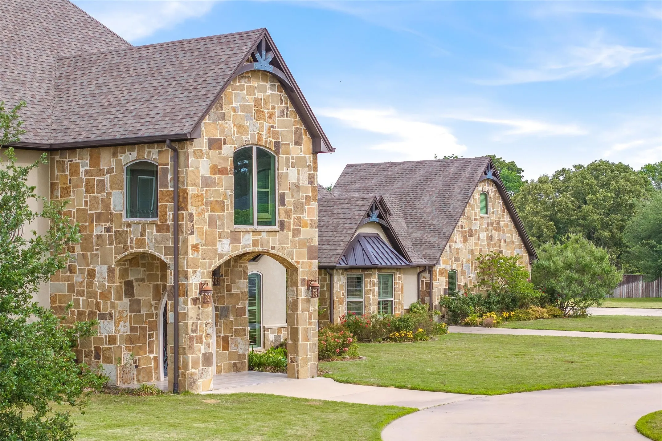 Single Family Residence For Sale in Smith County , 16508 Hailey Court, Tyler, Texas 75703, 6 Bedrooms, 9 Bathrooms, 13 Garage spaces, 9,730 Sqft, built in 2016, Price $2,800,000, mls#21281232, Real Estate Agent in Tyler, Homes For Sale in Smith county, Homes For Sale in Tyler, Realtor in Tyler Texas, Real Estate Brokerage Independent Realty Texas, Luminita Cordes Realtor