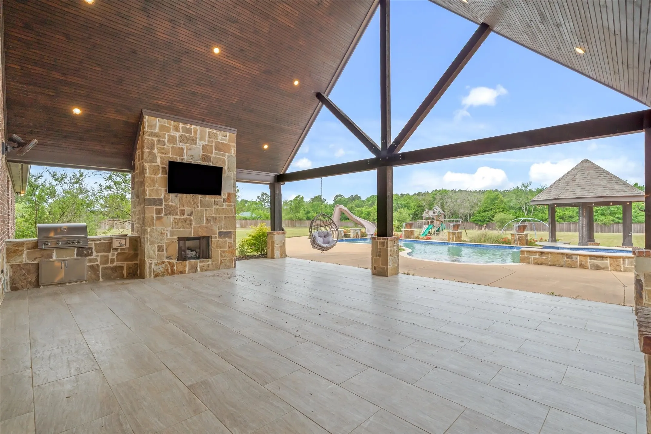 Single Family Residence For Sale in Smith County , 16508 Hailey Court, Tyler, Texas 75703, 6 Bedrooms, 9 Bathrooms, 13 Garage spaces, 9,730 Sqft, built in 2016, Price $2,800,000, mls#21281232, Real Estate Agent in Tyler, Homes For Sale in Smith county, Homes For Sale in Tyler, Realtor in Tyler Texas, Real Estate Brokerage Independent Realty Texas, Luminita Cordes Realtor