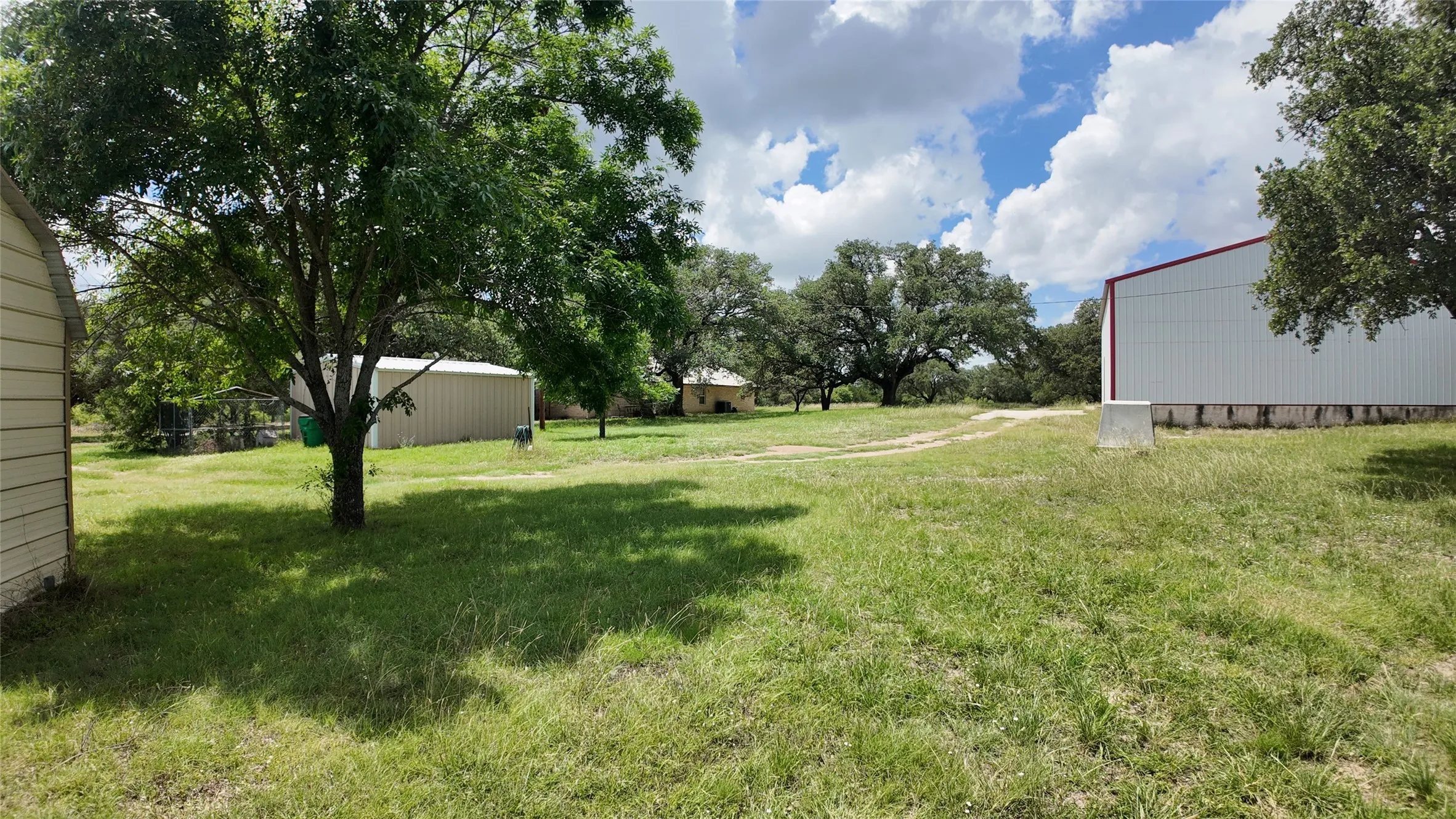 Single Family Residence For Sale in Mills County , 915 W Hwy 84 Highway W, Mullin, Texas 76864, 3 Bedrooms, 2 Bathrooms, Garage spaces, 1,343 Sqft, built in 1977, Price $524,900, mls#21287130, Real Estate Agent in Mullin, Homes For Sale in Mills county, Homes For Sale in Mullin, Realtor in Mullin Texas, Real Estate Brokerage Independent Realty Texas, Luminita Cordes Realtor